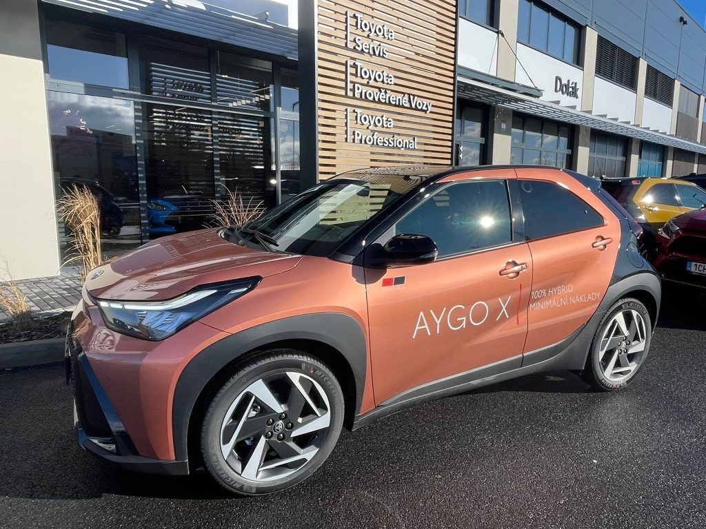 Toyota Aygo, 1.5L HEV CVT - fotka 2
