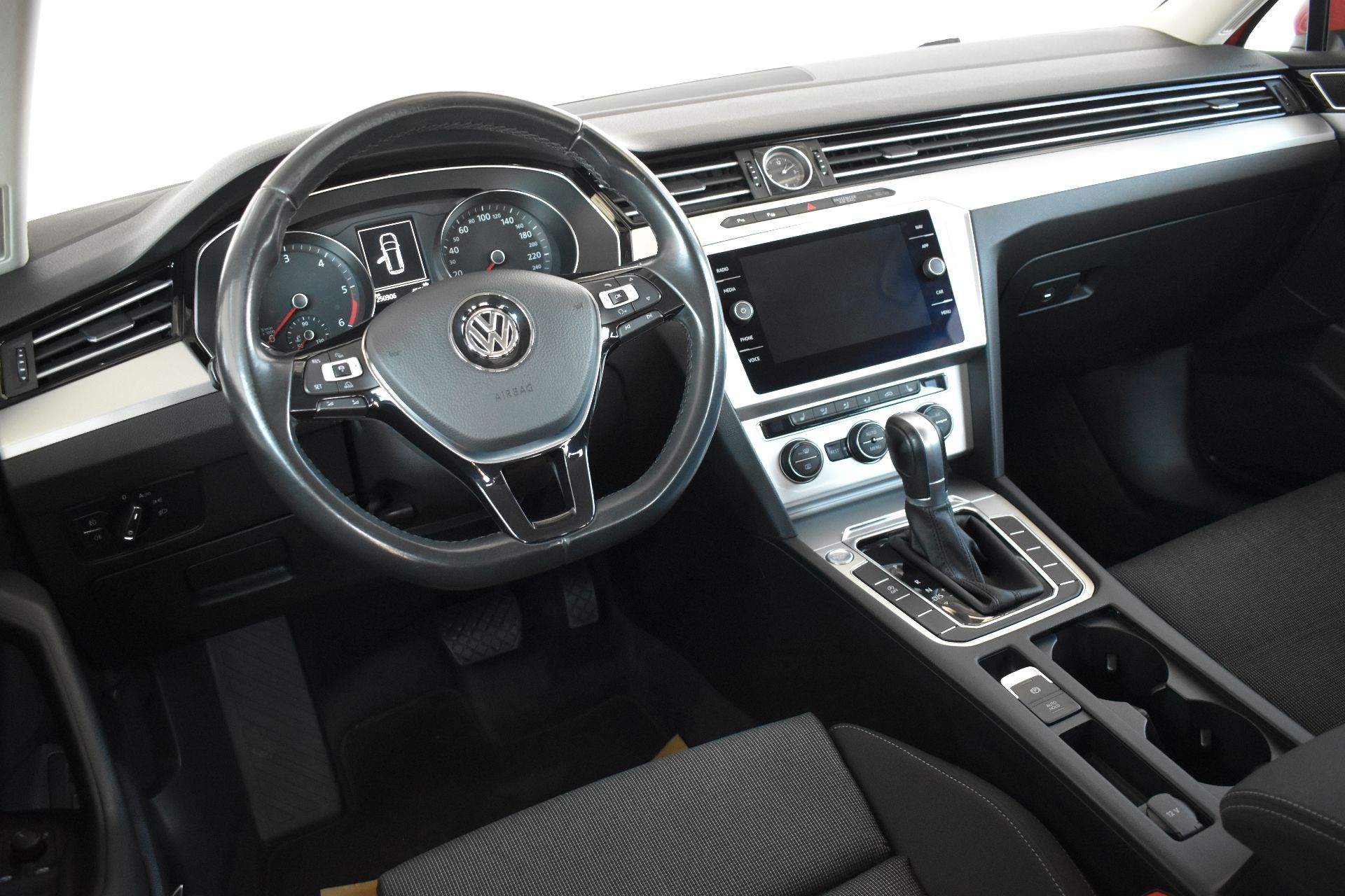 Volkswagen Passat Variant, 2.0TDI 110kW, LED, el. vyhřiív - fotka 5