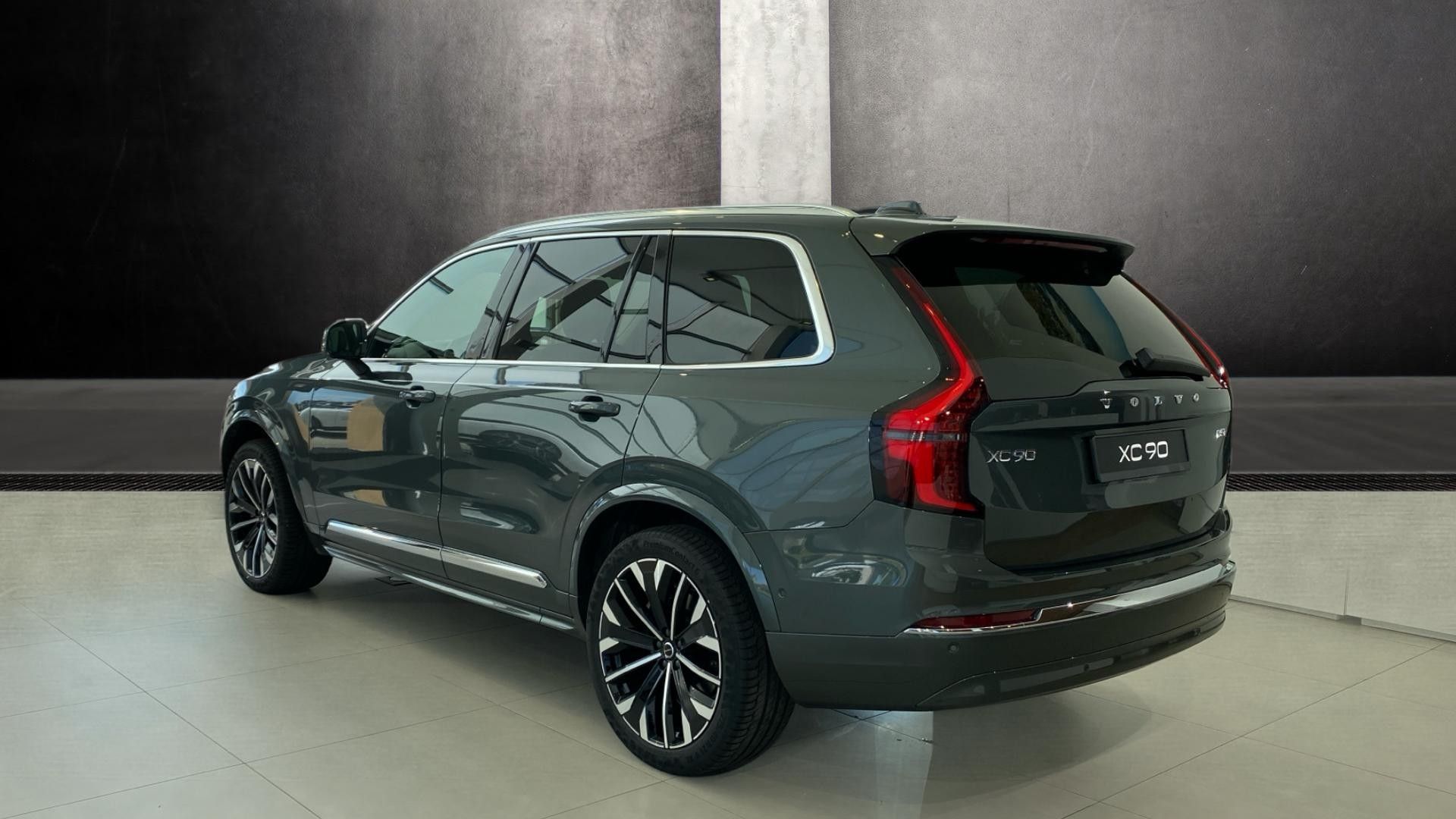 Volvo XC90, PLUS BRIGHT, B5 AWD, 184+10 kW - fotka 4