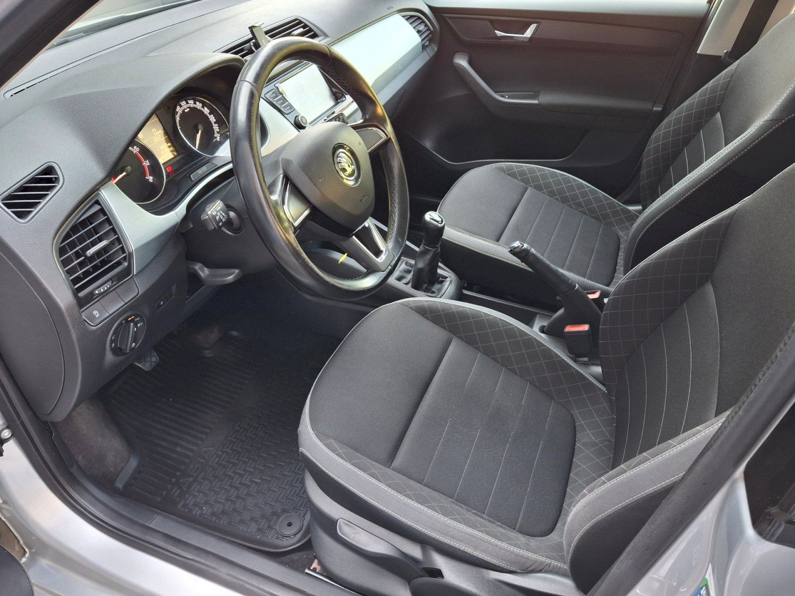 Škoda Fabia, Combi Ambition 1,0TSi 70kW - fotka 6