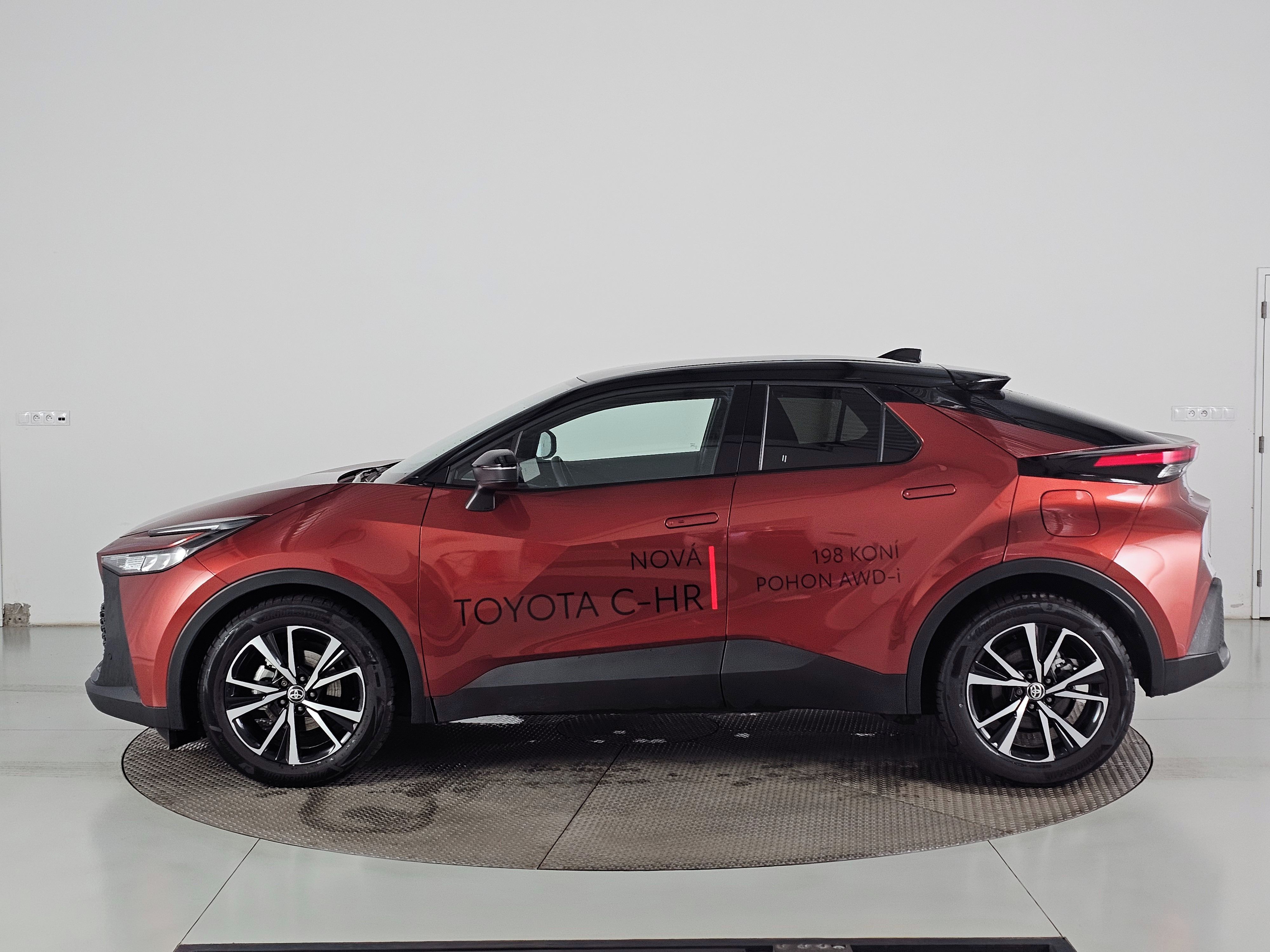 Toyota C-HR, 1.8 HEV 140k Style - fotka 5