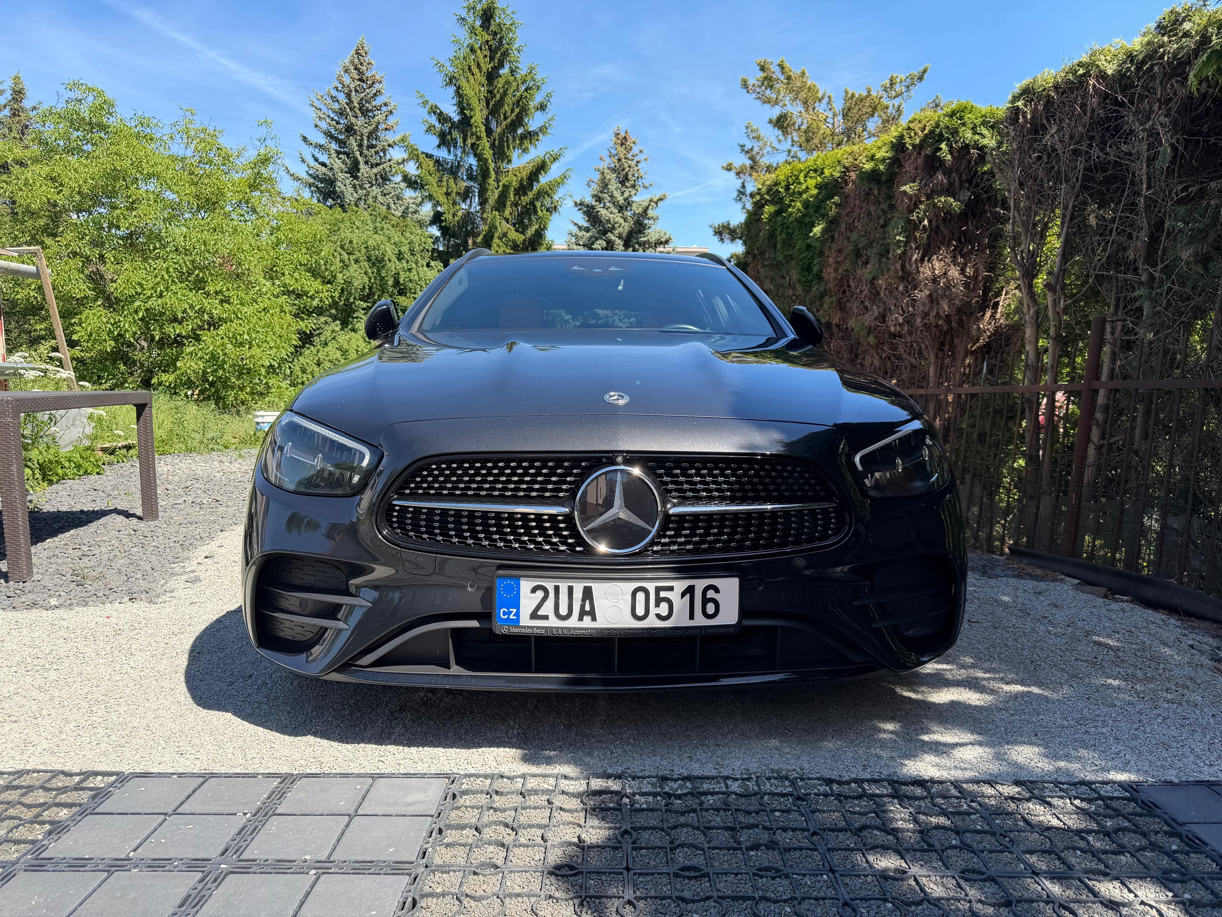 Mercedes-Benz Třídy E, Mercedes-Benz E300D AMG 4MATIC - fotka 2