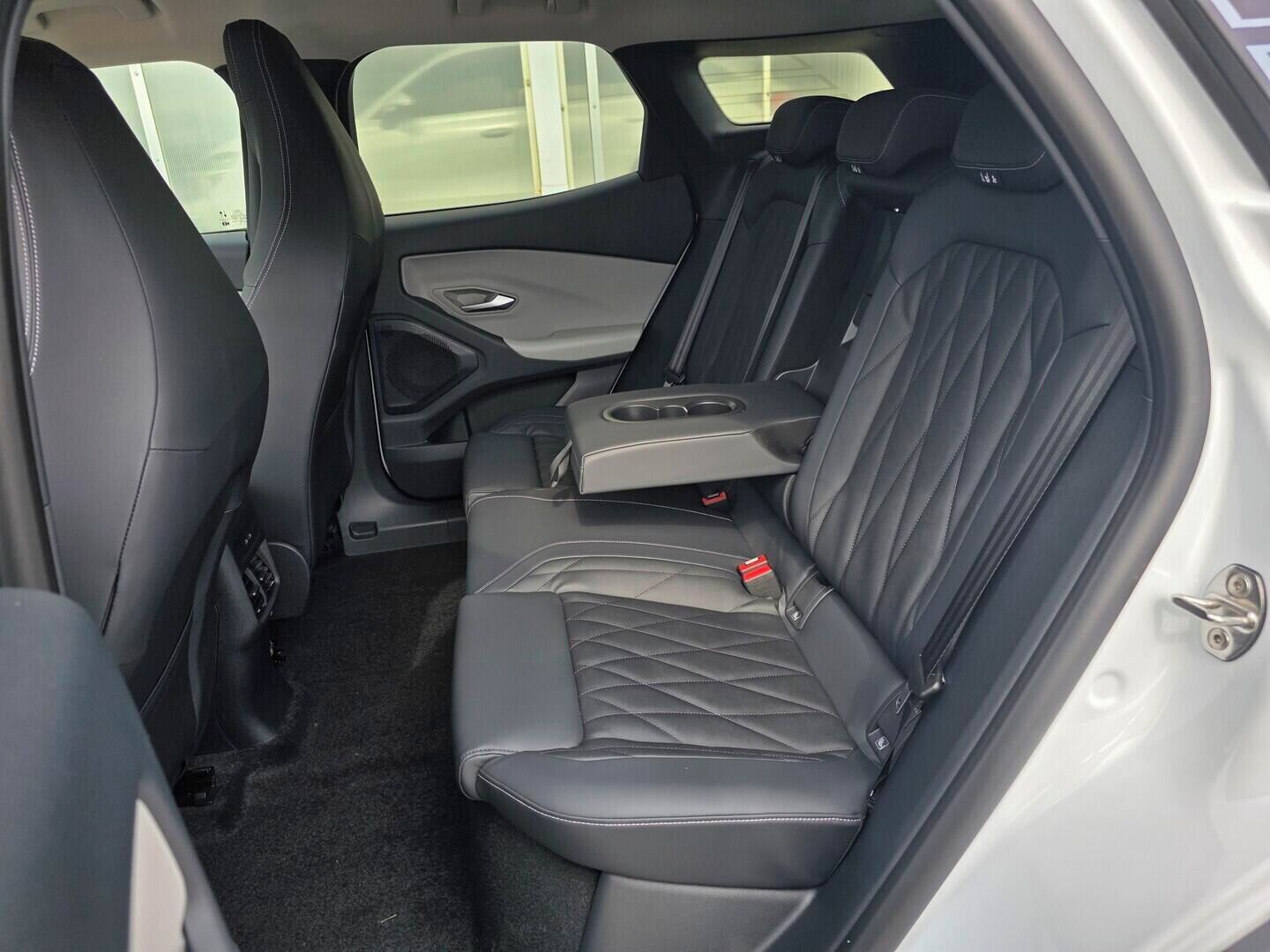 Ford Explorer, Elektrický  AWD Premium 79 kWh - fotka 5