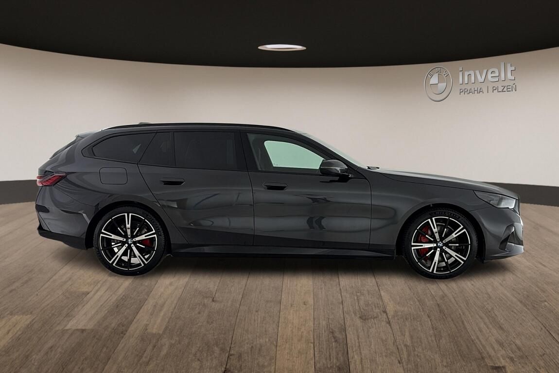 BMW Řada 5, 540d xDrive Touring - fotka 2