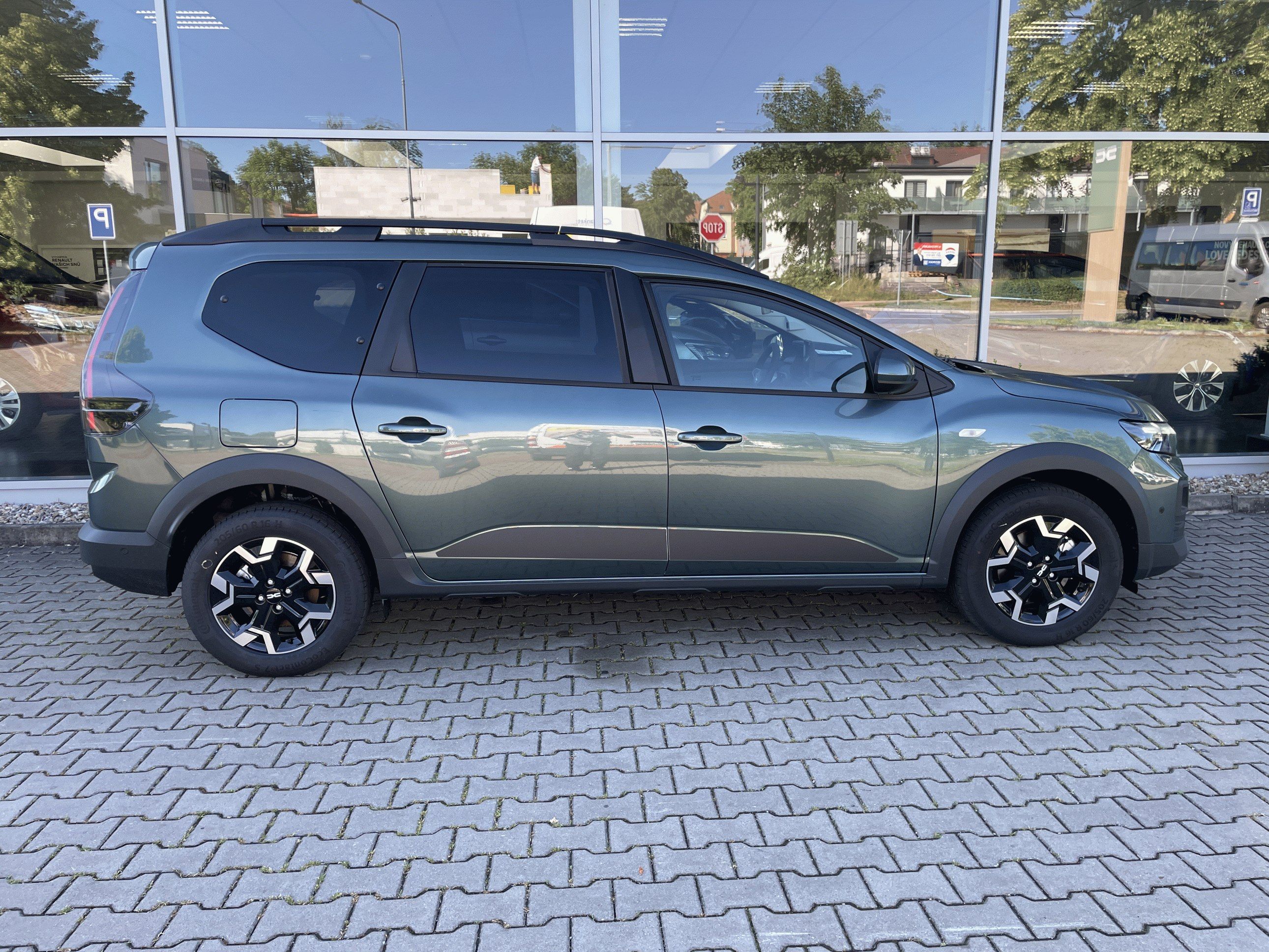 Dacia Jogger, hybrid 155 Journey 5 míst - fotka 3