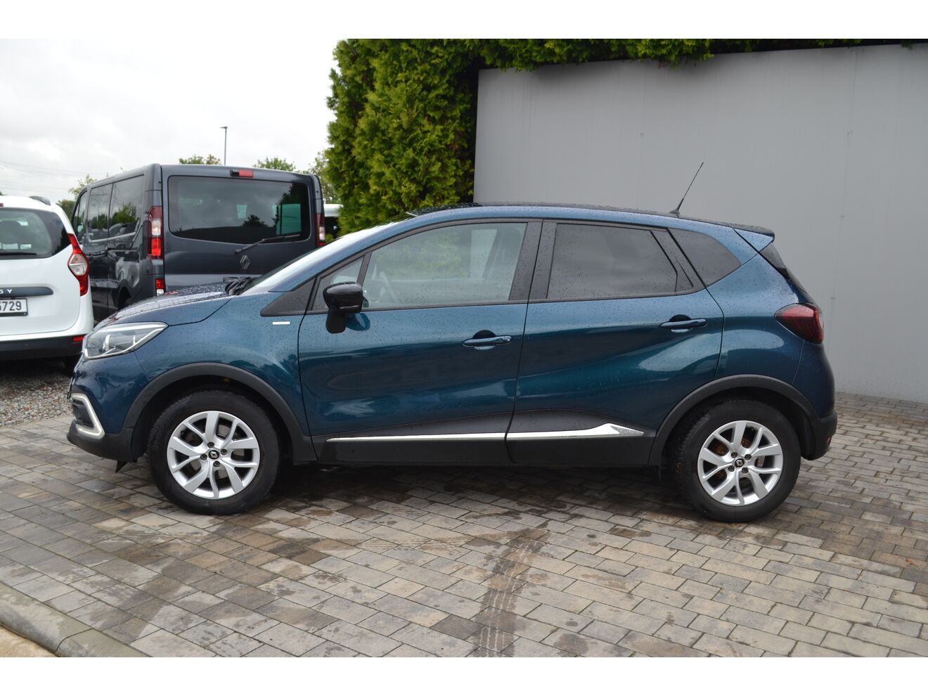 Renault Captur, 1.3TCE   LIMITED - fotka 2