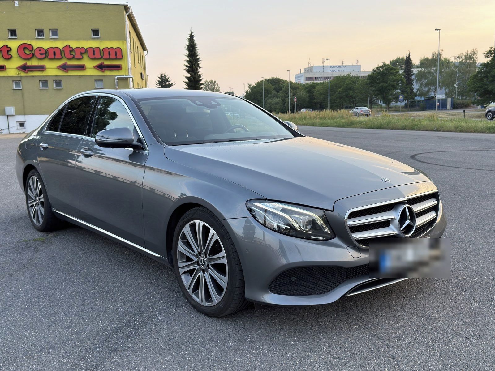 Mercedes-Benz Třídy E, ODPOČTOVÝ Mercedes-Benz E 220