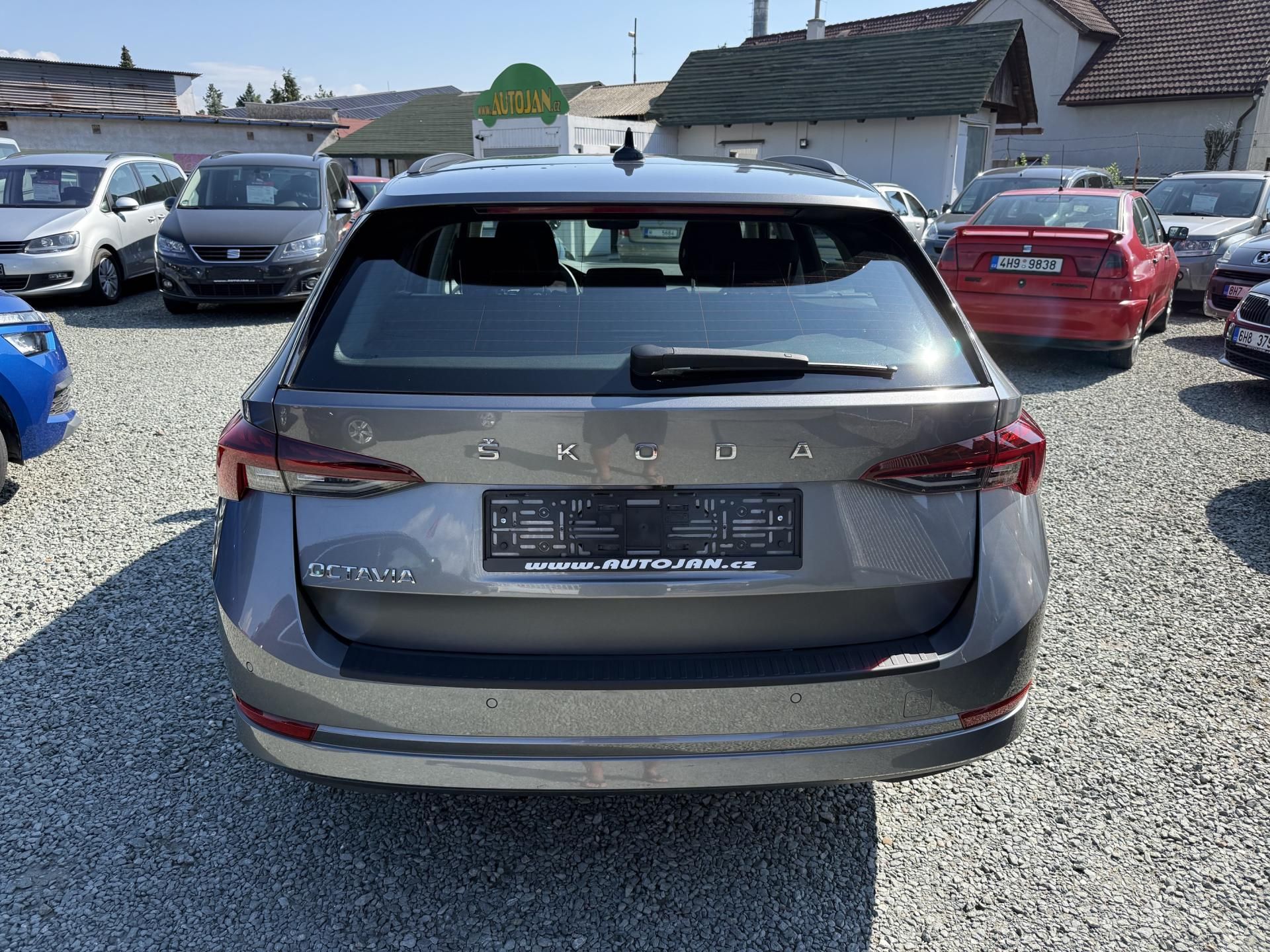Škoda Octavia, 2.0 TDI DSG AMBITION ACC - fotka 5