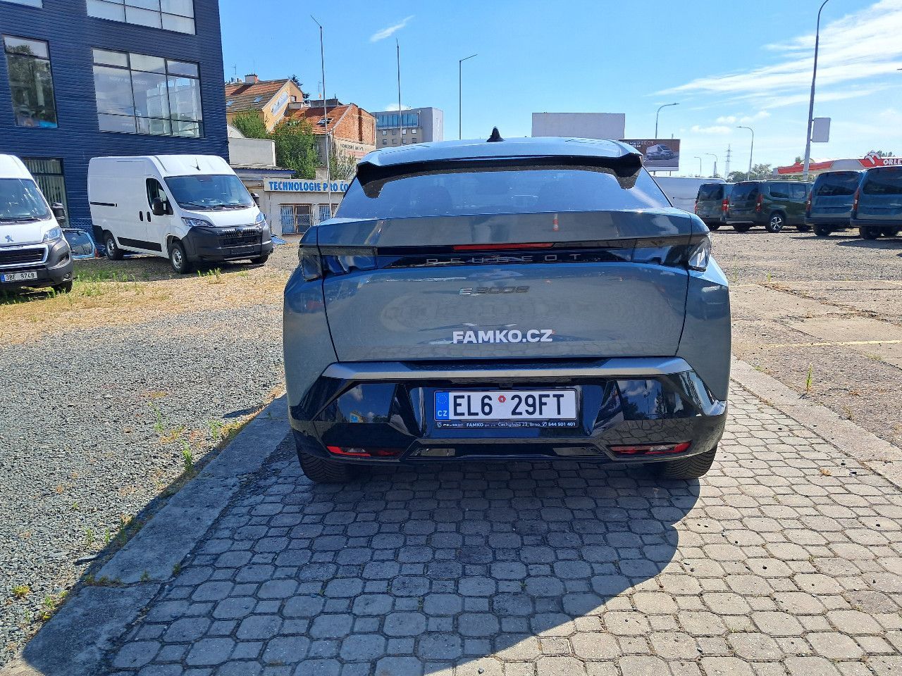 Peugeot 3008, GT Elektromotor 157 kW / 210 k - fotka 6