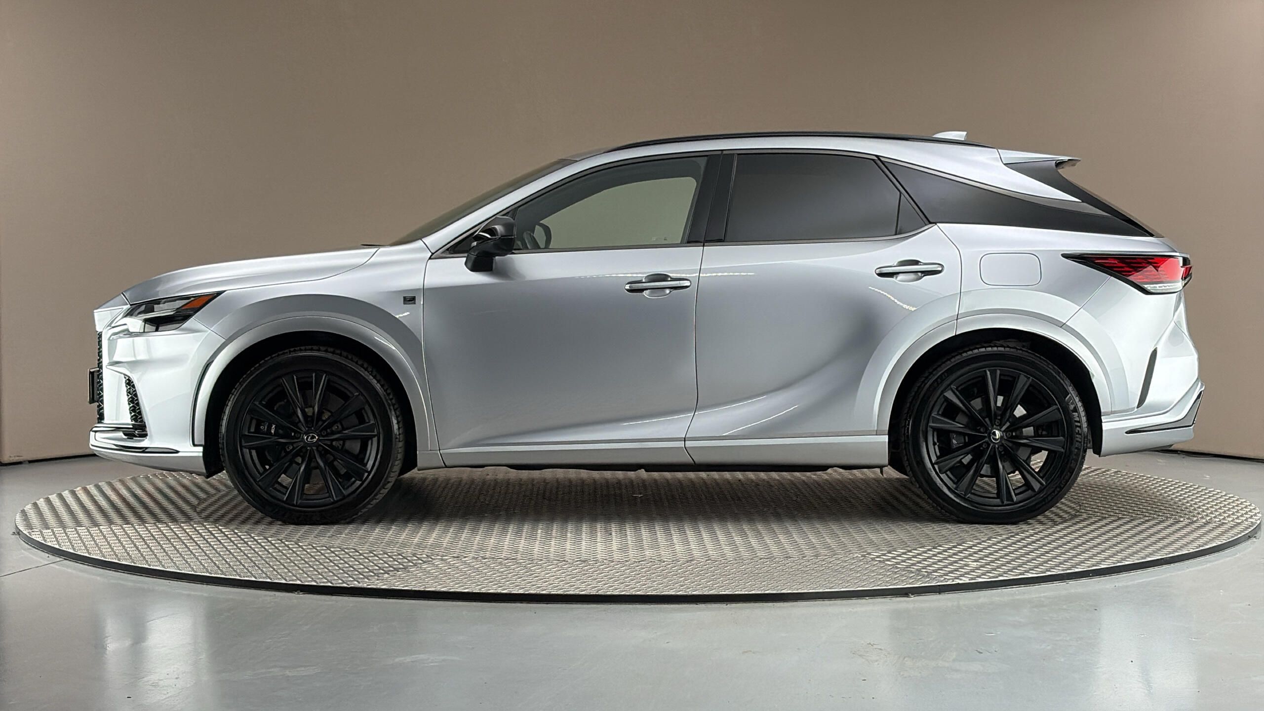 Lexus RX, 500h AUT 4x4 F Sport - fotka 4