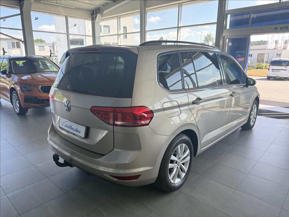 Volkswagen Touran, 2,0   TDI 110kW,1.MAJ,7MÍST,TA - fotka 6