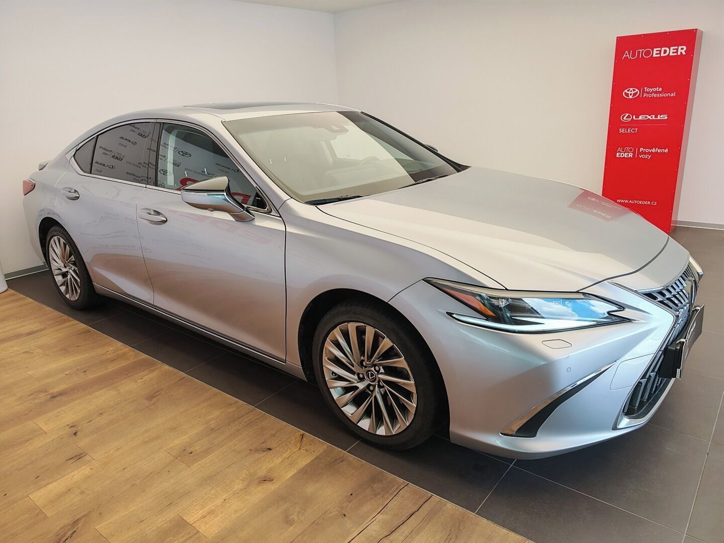 Lexus ES, 300h Luxury - fotka 3