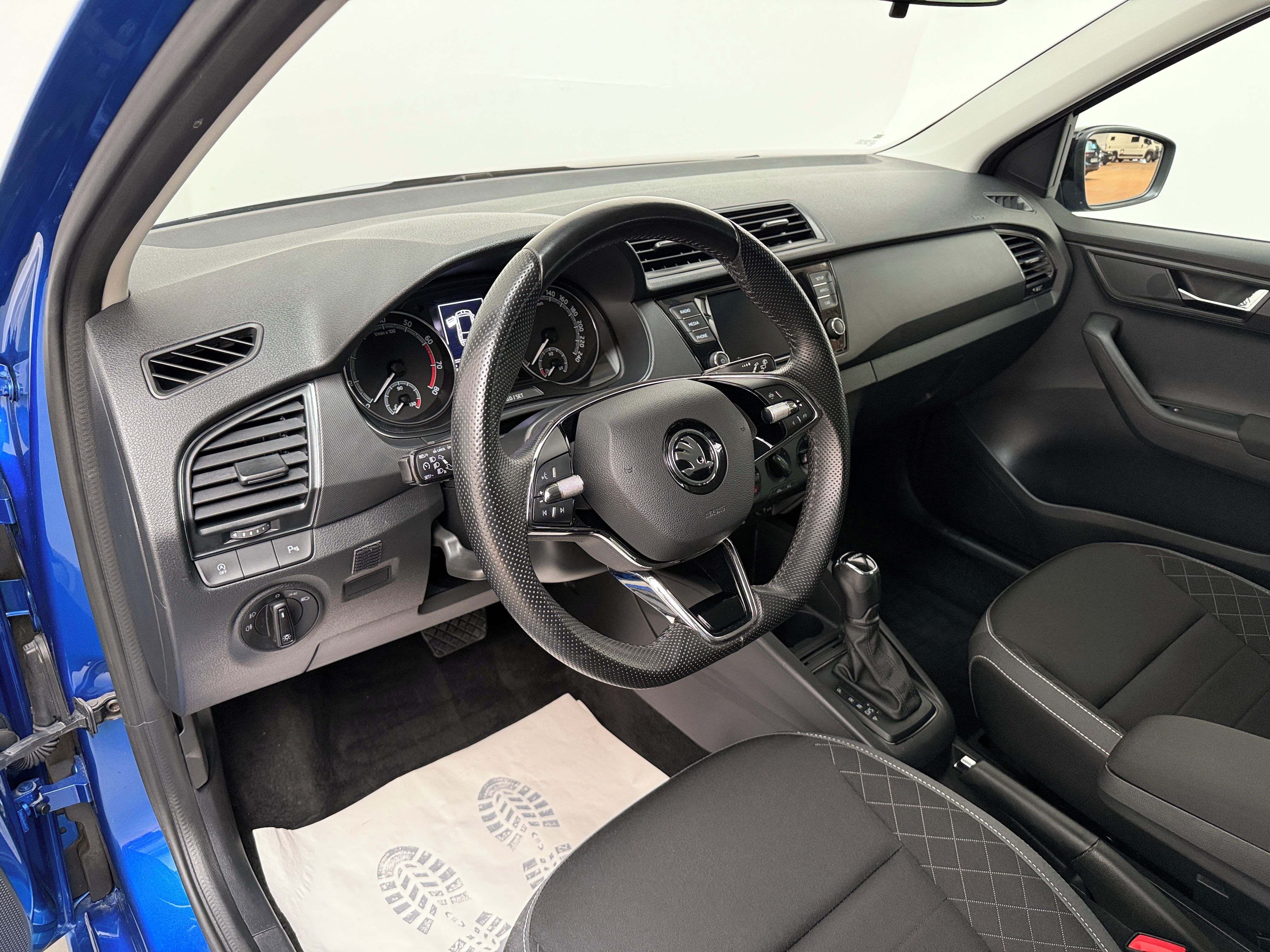Škoda Fabia, 1.0 TSI 70kW Black Combi Tour - fotka 5