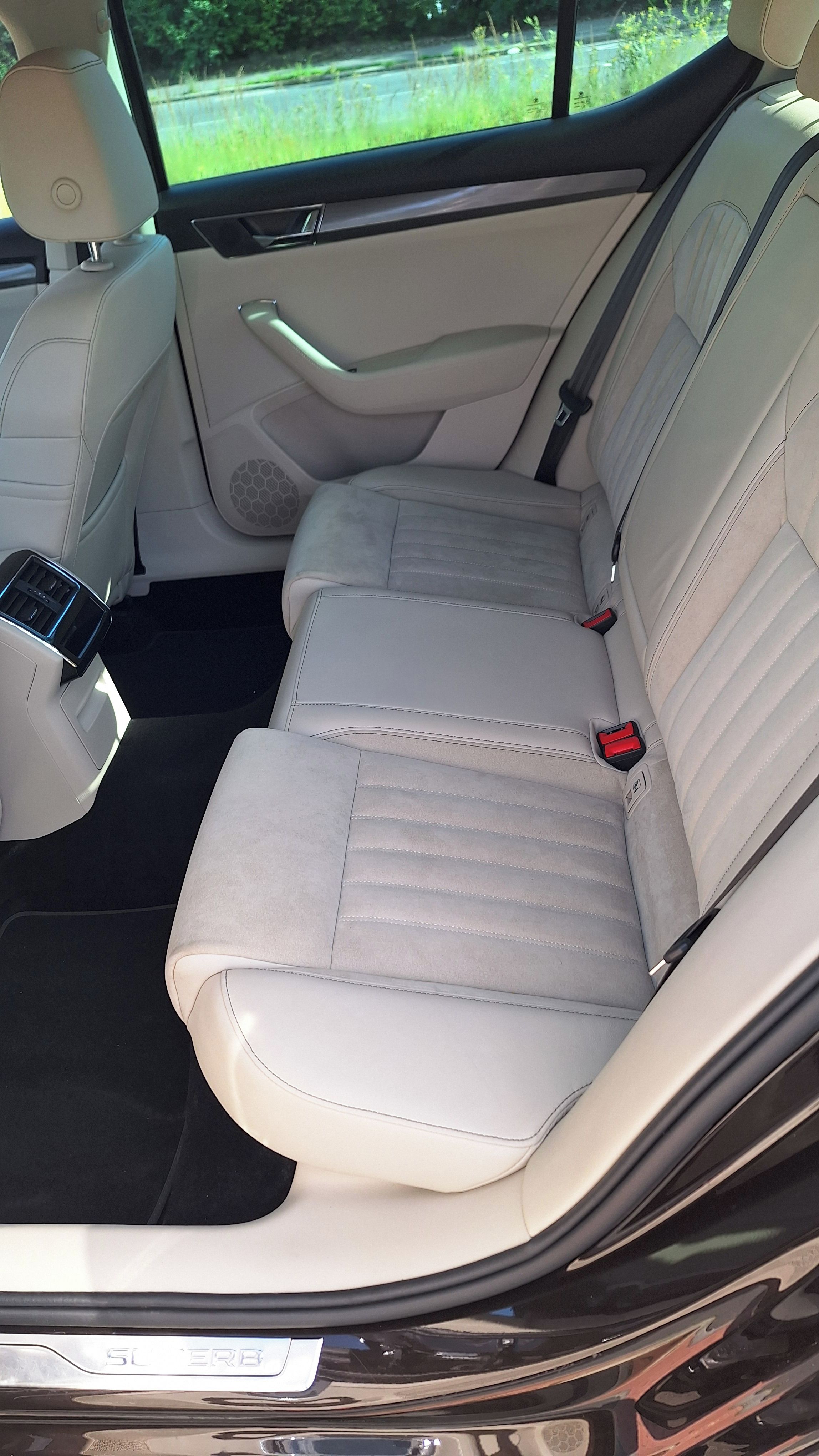Škoda Superb, Skoda Superb 1.5 DSG Style - fotka 5