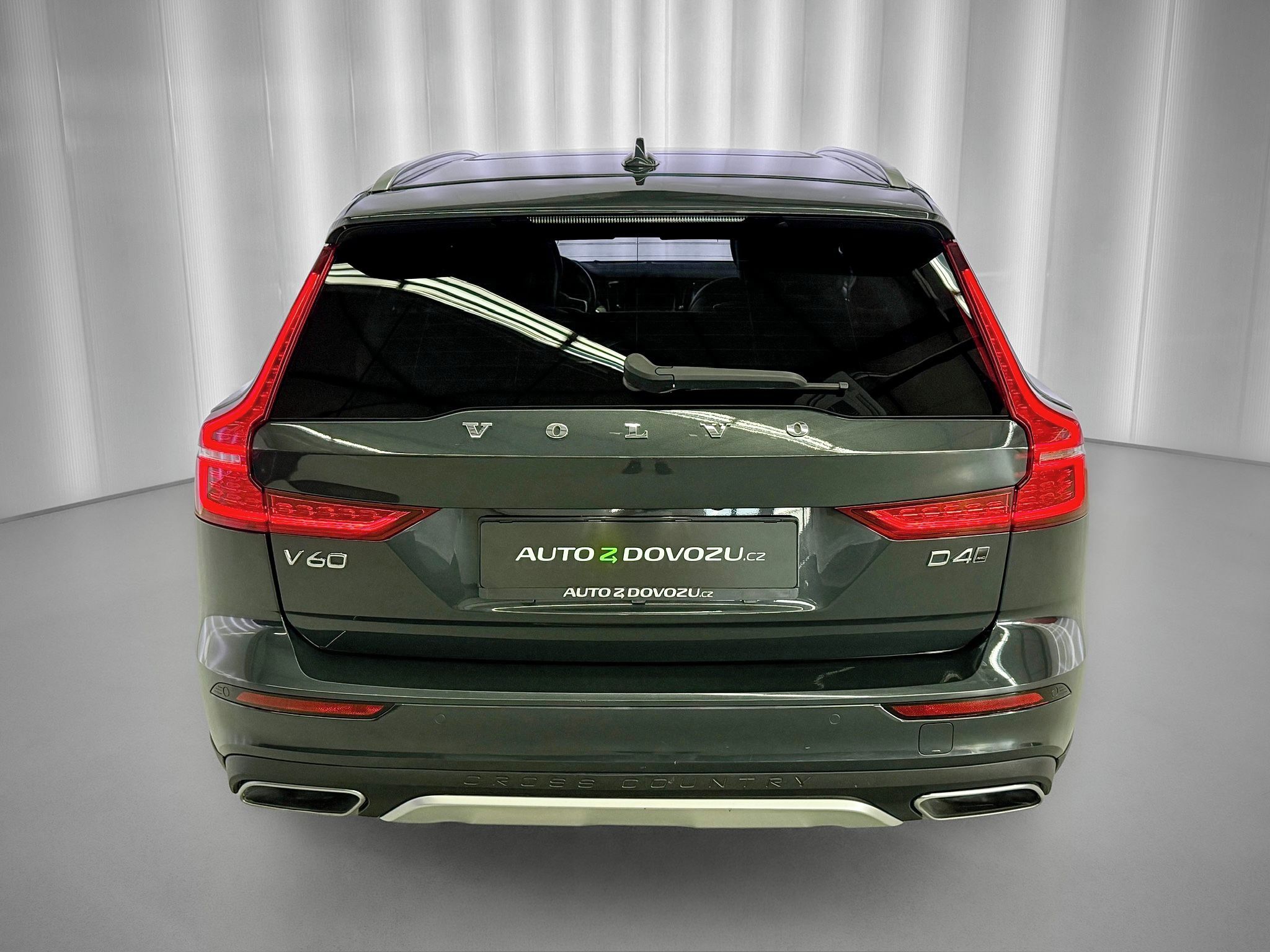 Volvo V60, D4 AWD, WEBASTO, PANORAMA, EL. - fotka 6