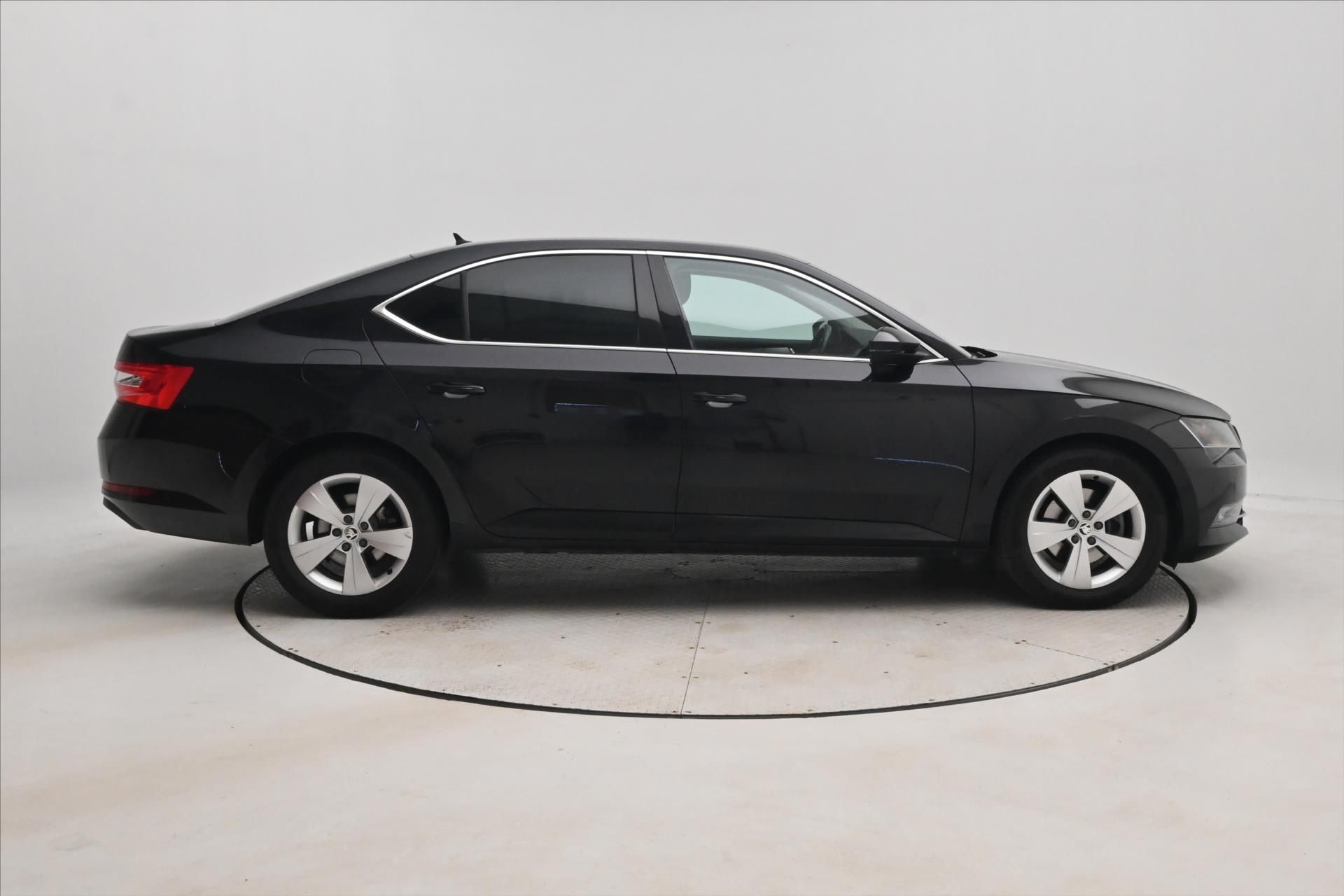 Škoda Superb, 2,0 TDI 110 kW DSG Ambition Zá - fotka 4