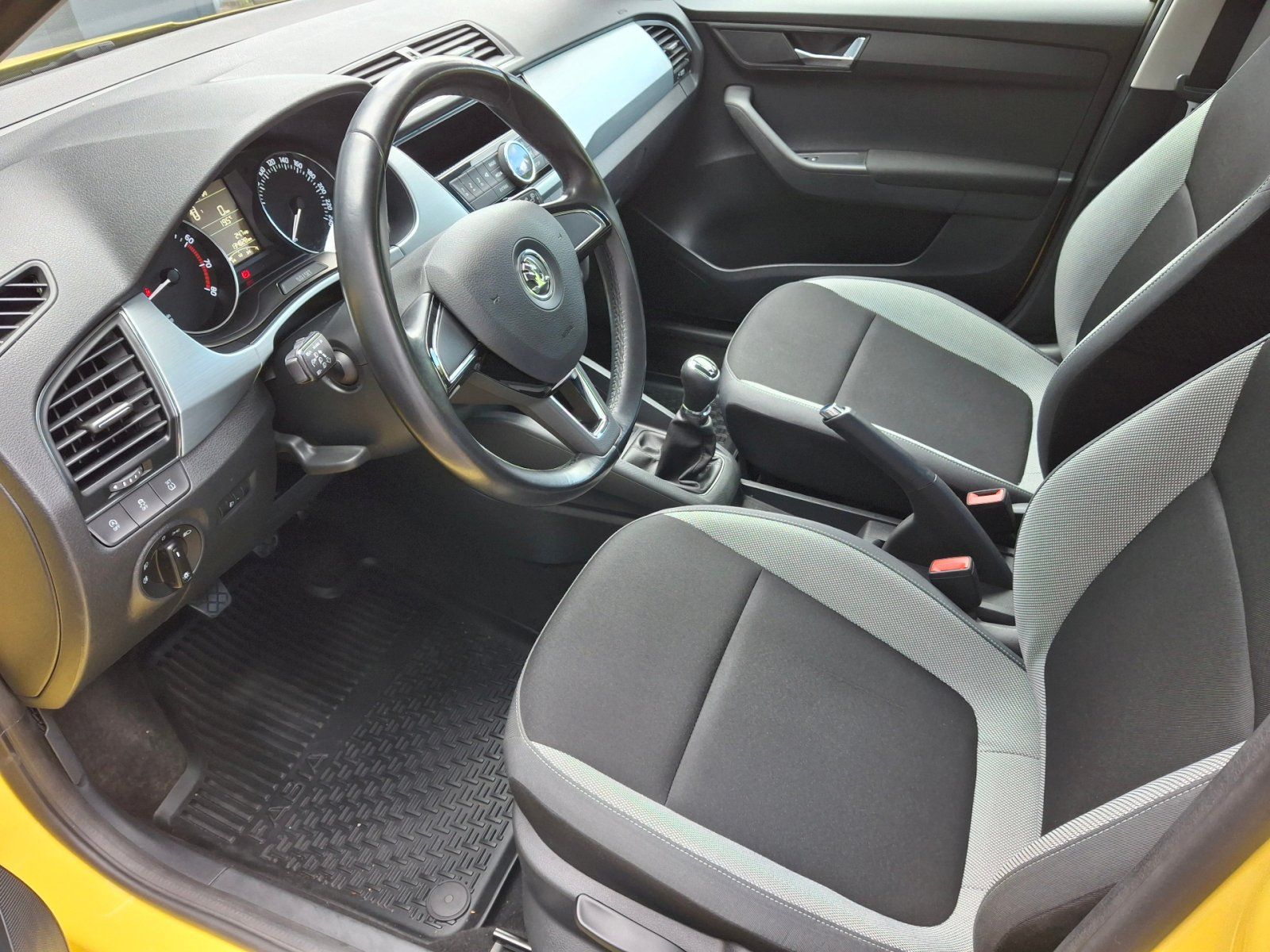 Škoda Fabia, Ambition Plus 1,0Mpi 44kW - fotka 6