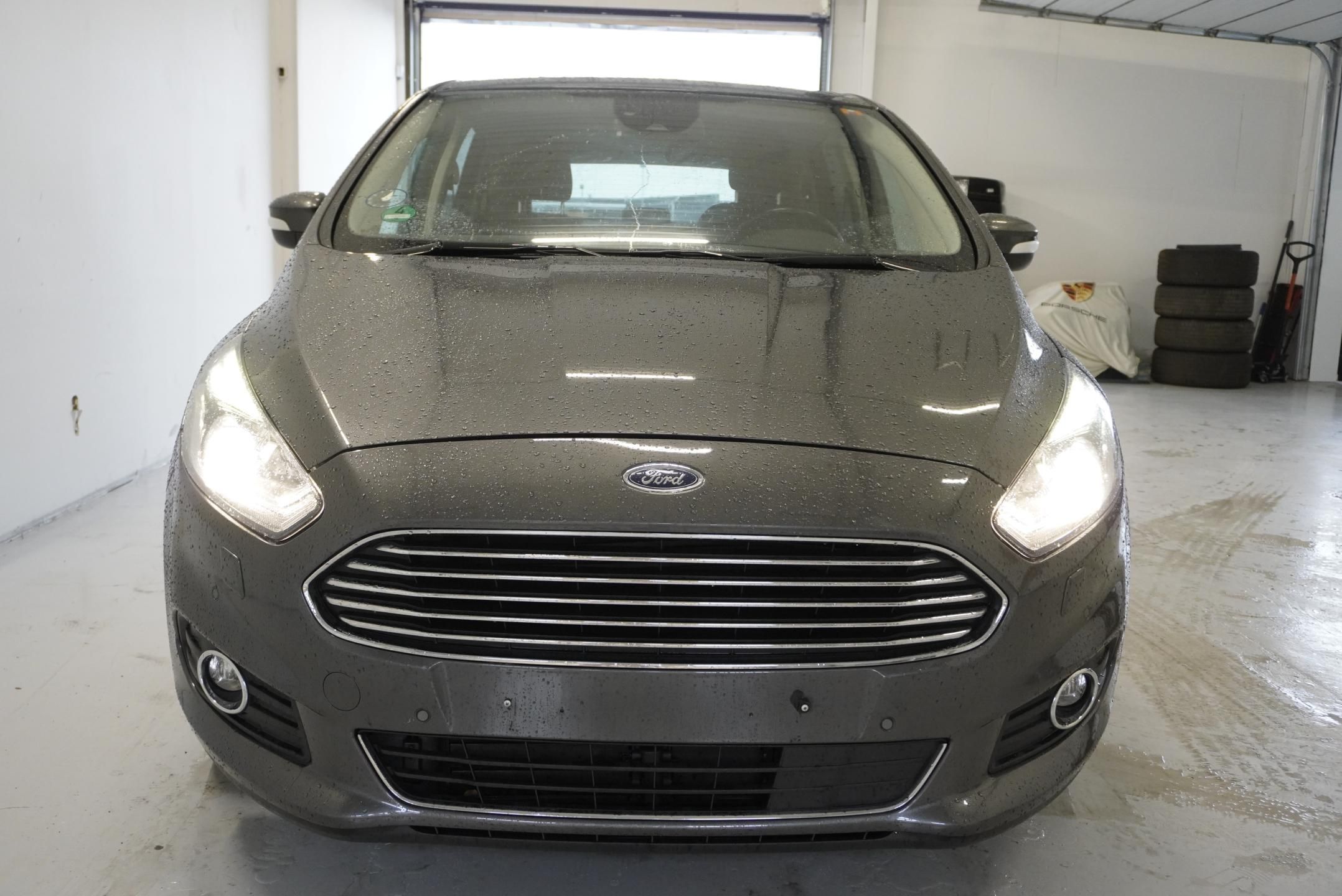 Ford S-MAX, 2.0 ECOBLUE TIATNIUM,139 000KM - fotka 2