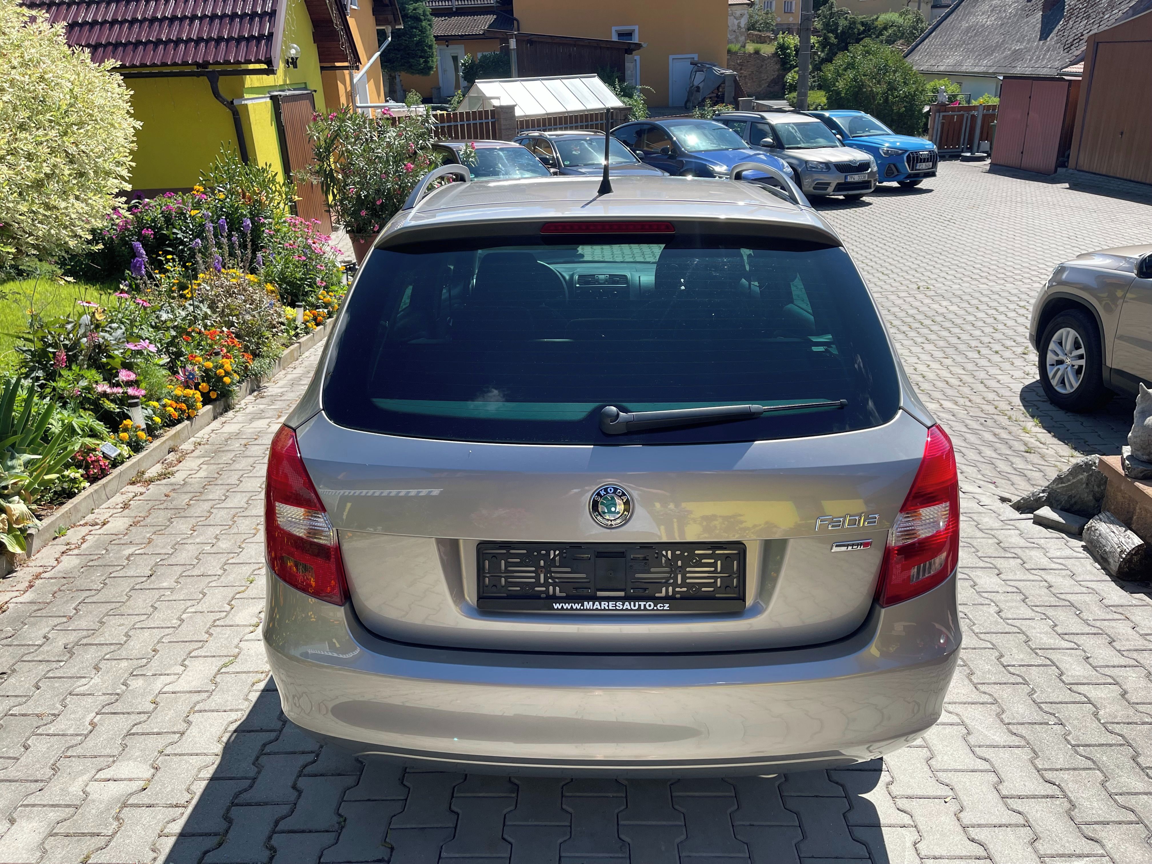 Škoda Fabia, COMBI 1.6 Tdi 66 kw výhřev sed - fotka 5