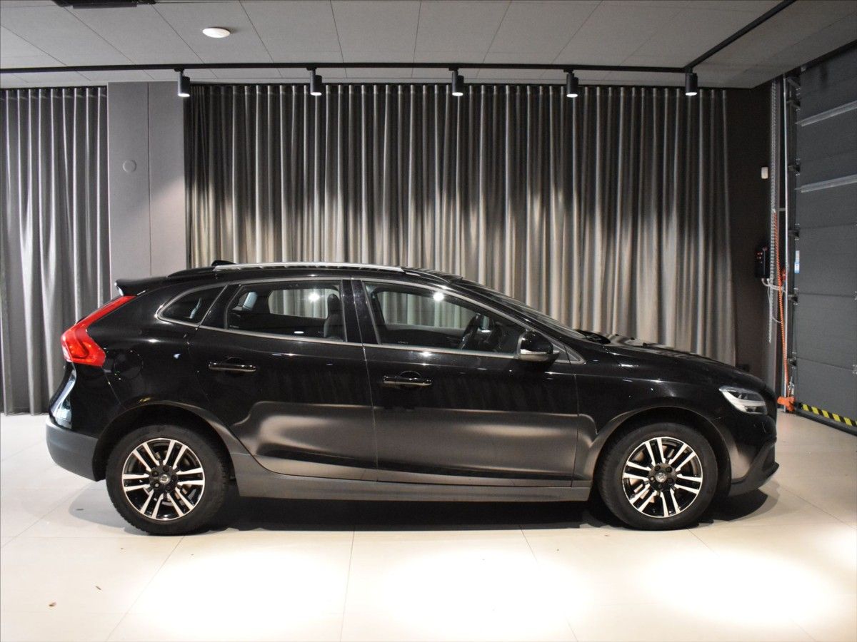 Volvo V40, 2,0 D3 Cross Country Adapt.tem - fotka 3