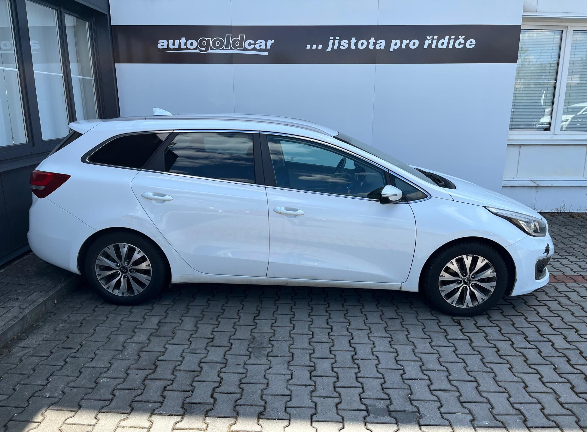 Kia Cee´d, Sportswagon Cool 1.6 GDI - fotka 6