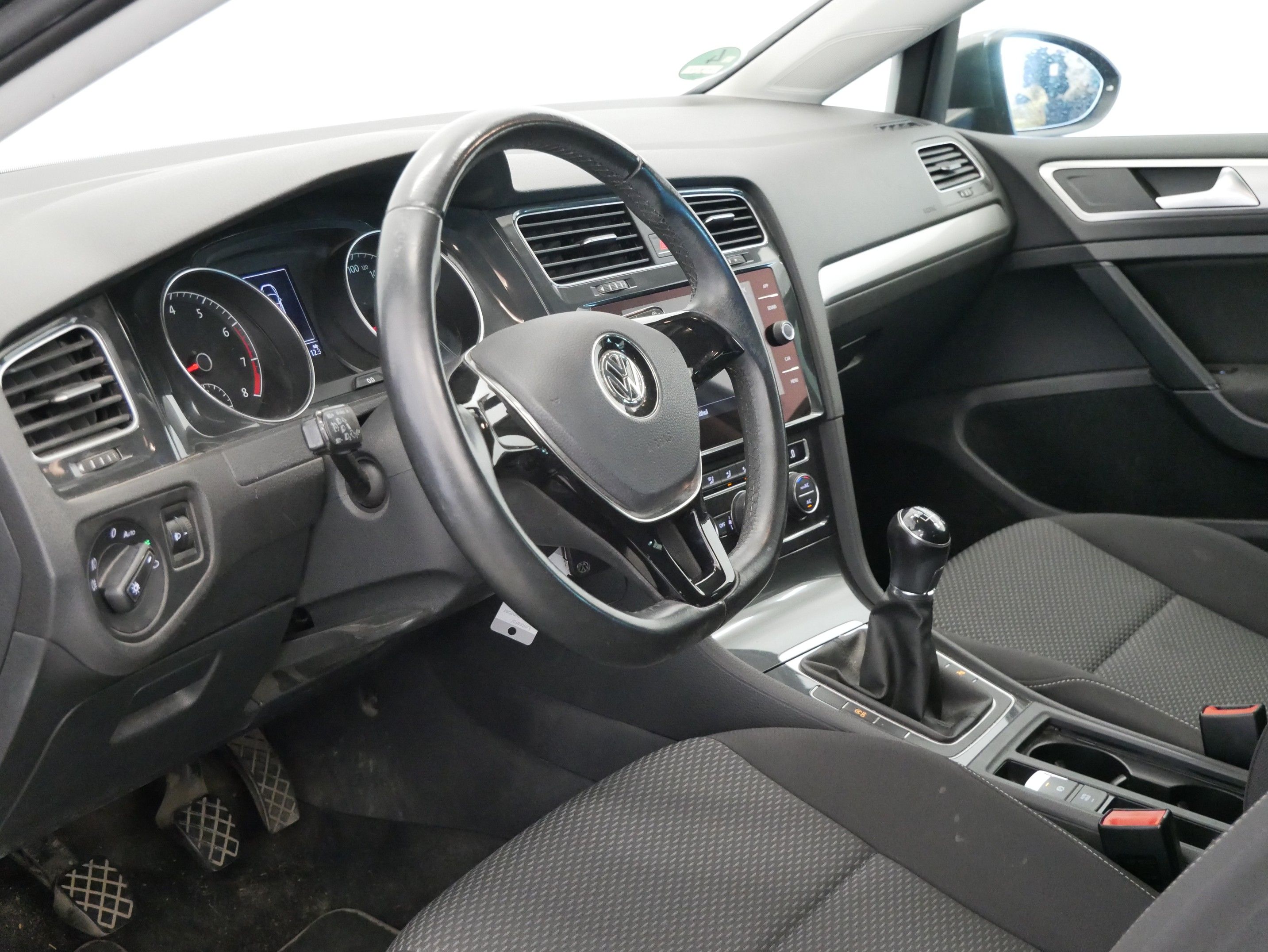 Volkswagen Golf, 1.0 TSI 81 kW Trendline - fotka 5