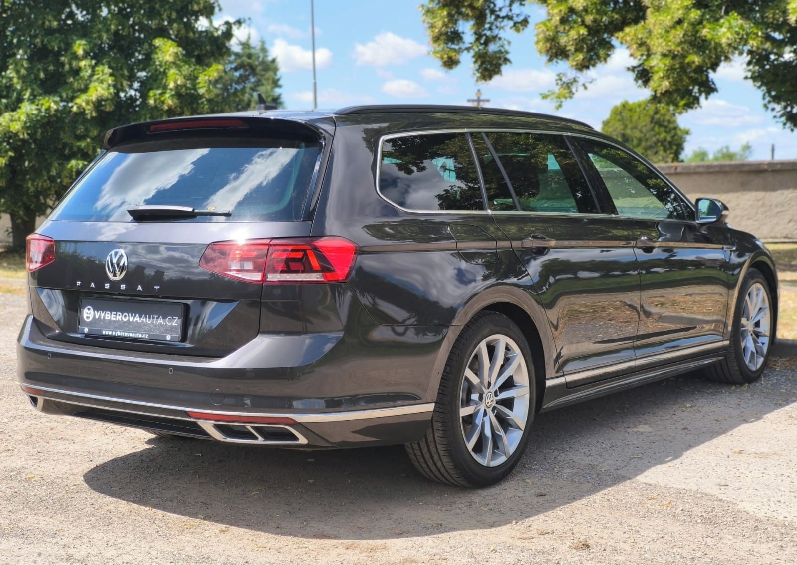 Volkswagen Passat, 2.0TDI 110kW R-line/ ACC/CAM - fotka 4
