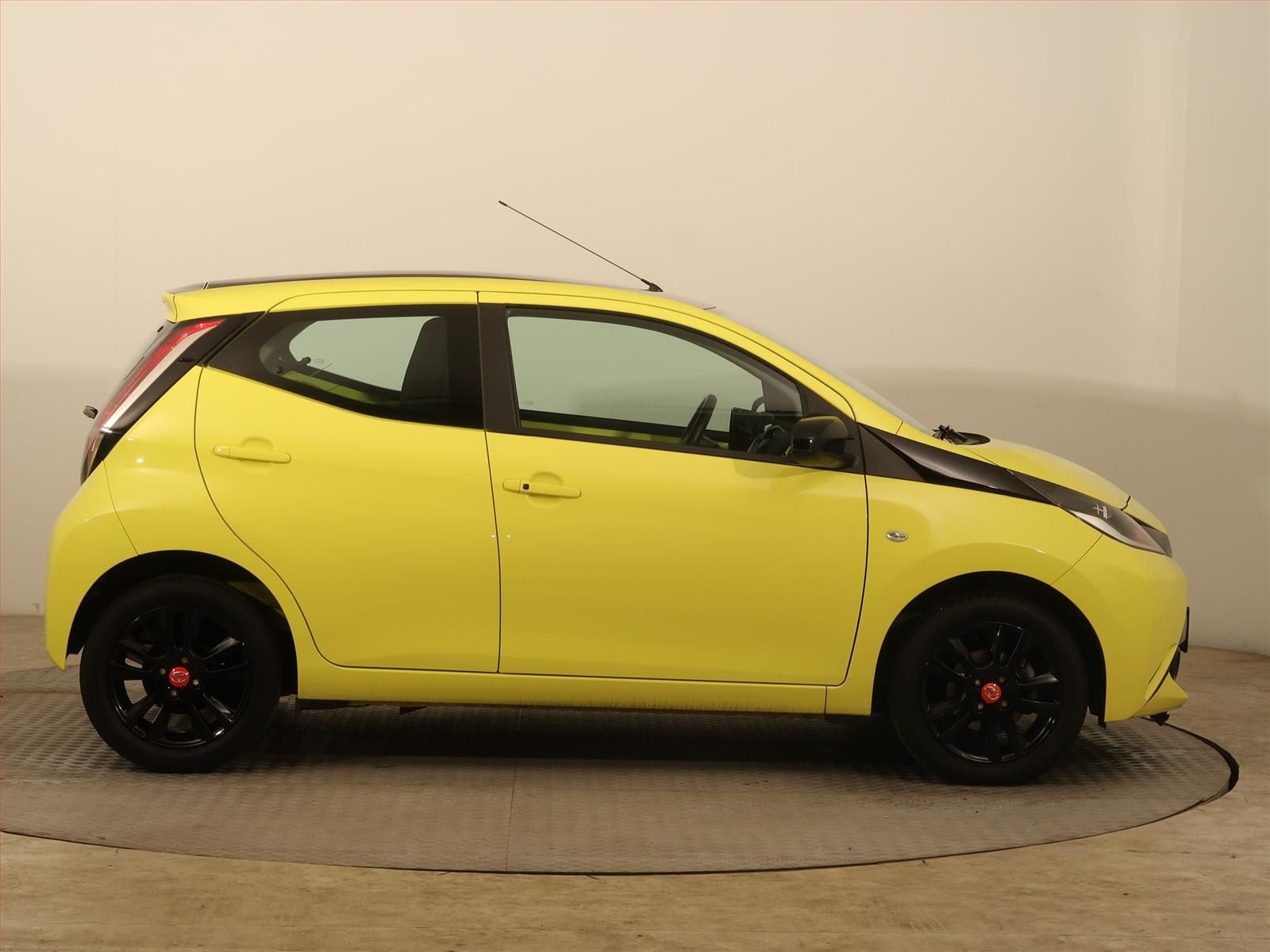 Toyota Aygo, 1.0 VVT-i, x-cite, ČR,1.maj - fotka 6