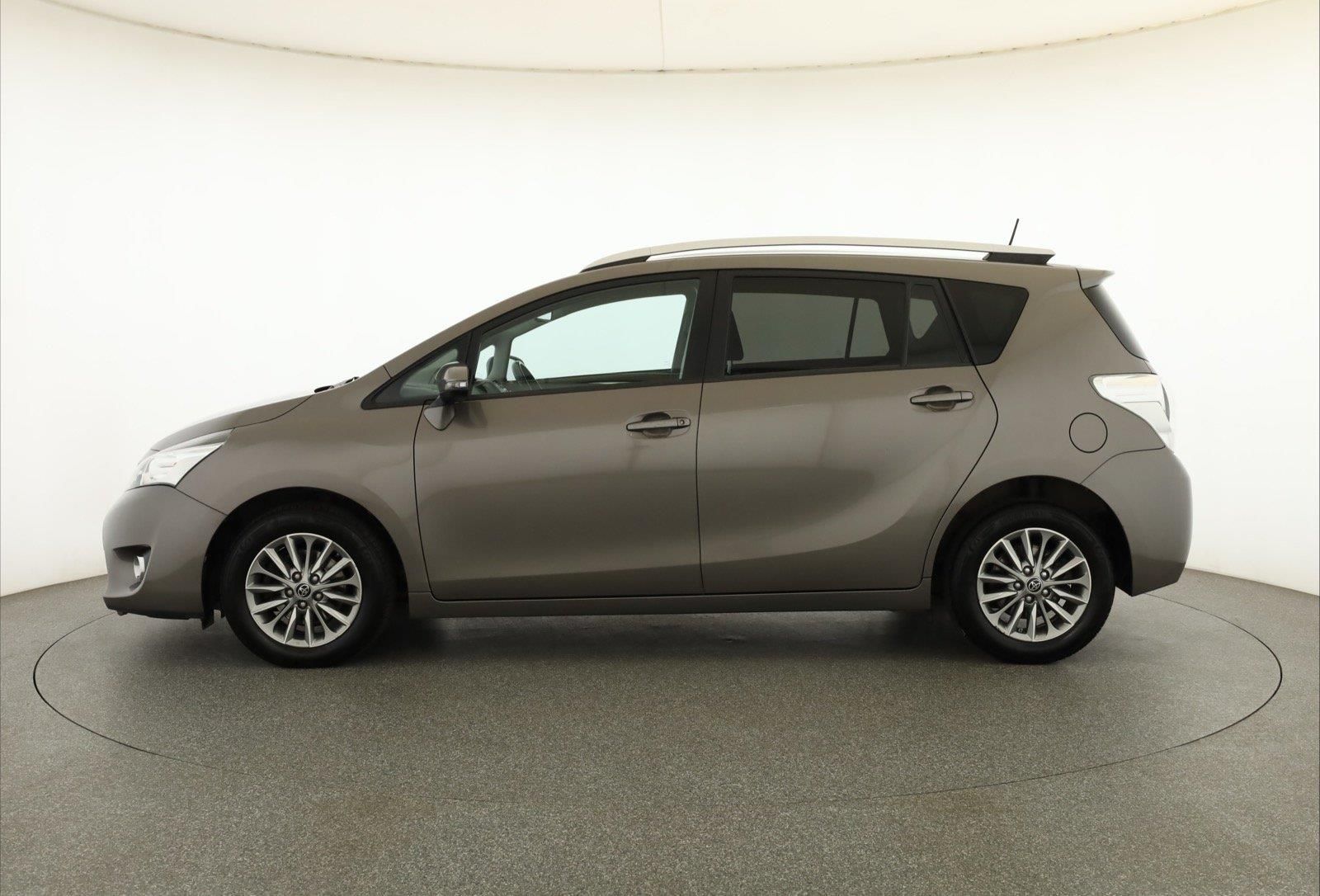 Toyota Verso, 1.8 Valvematic, Automat - fotka 3