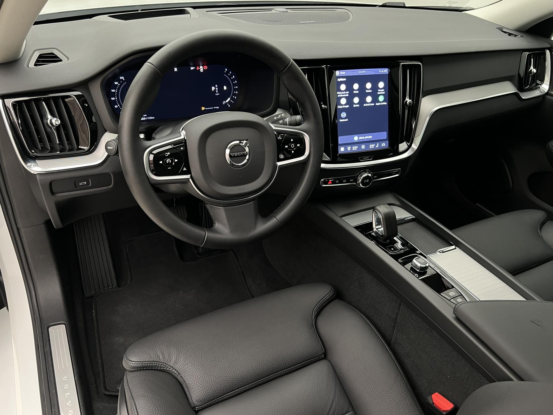 Volvo V60, B4 DARK PLUS AUT - fotka 4