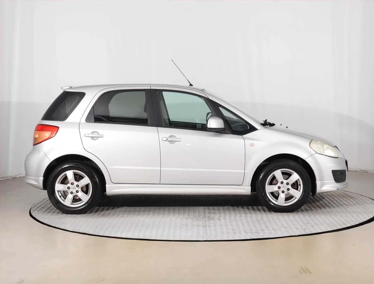 Suzuki SX4, 1.6 VVT, Serv.kniha - fotka 6
