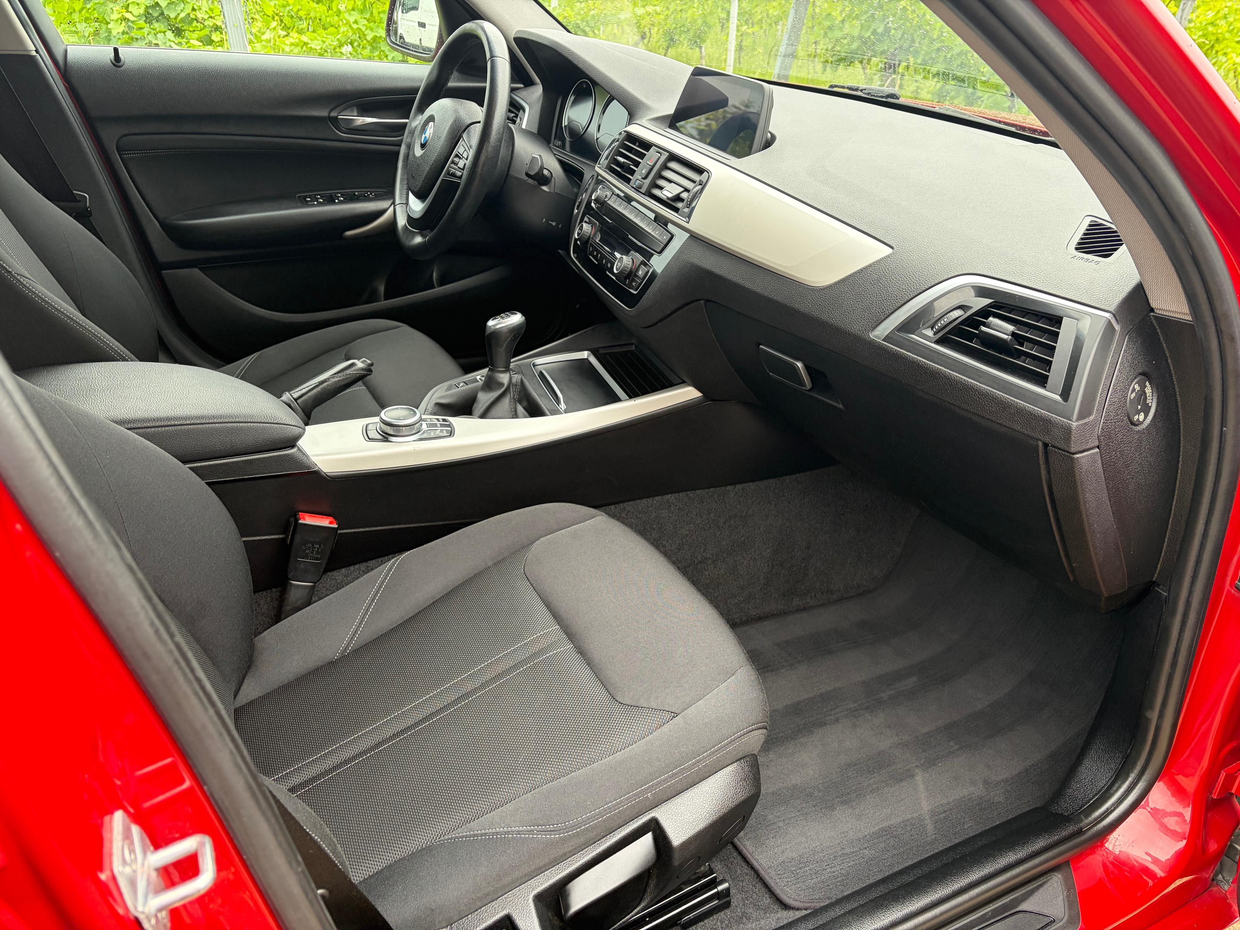 BMW Řada 1, 118i r.v.2018 1,5 benzin - fotka 5
