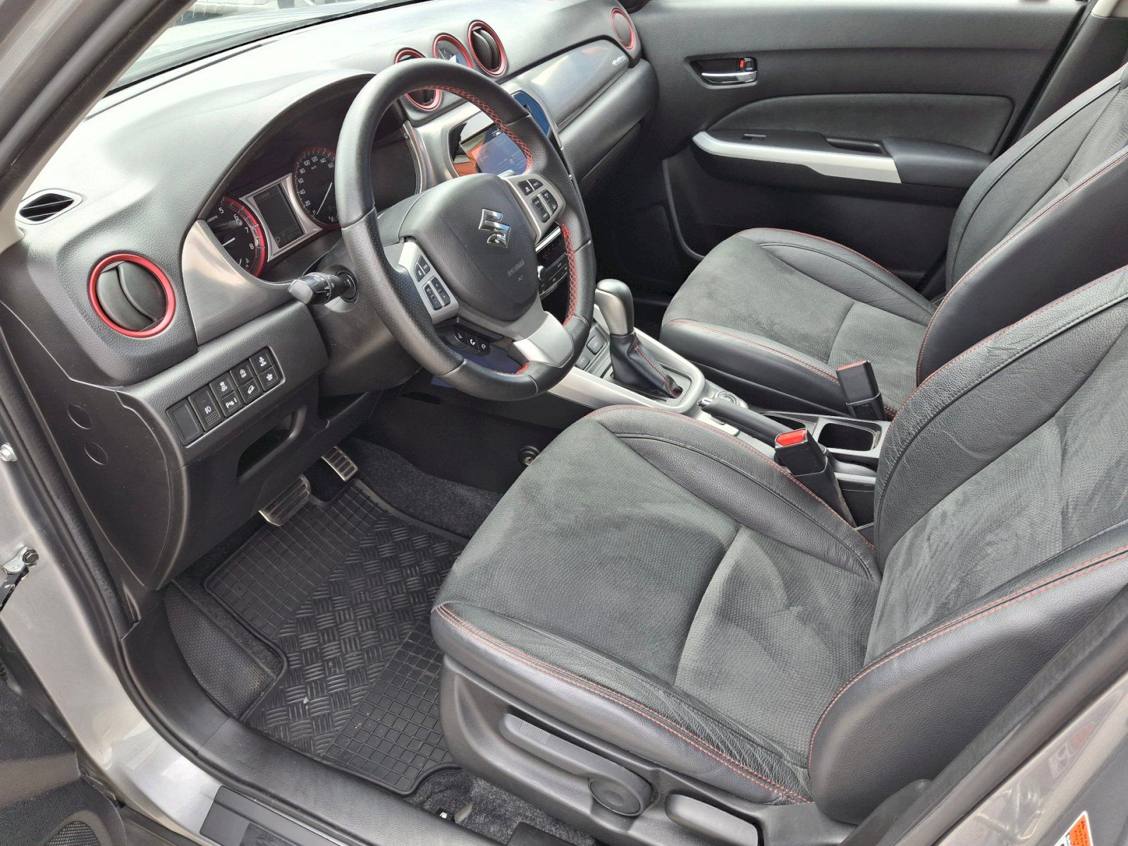 Suzuki Vitara, Automat 4x4 1,4i 103kW - fotka 6