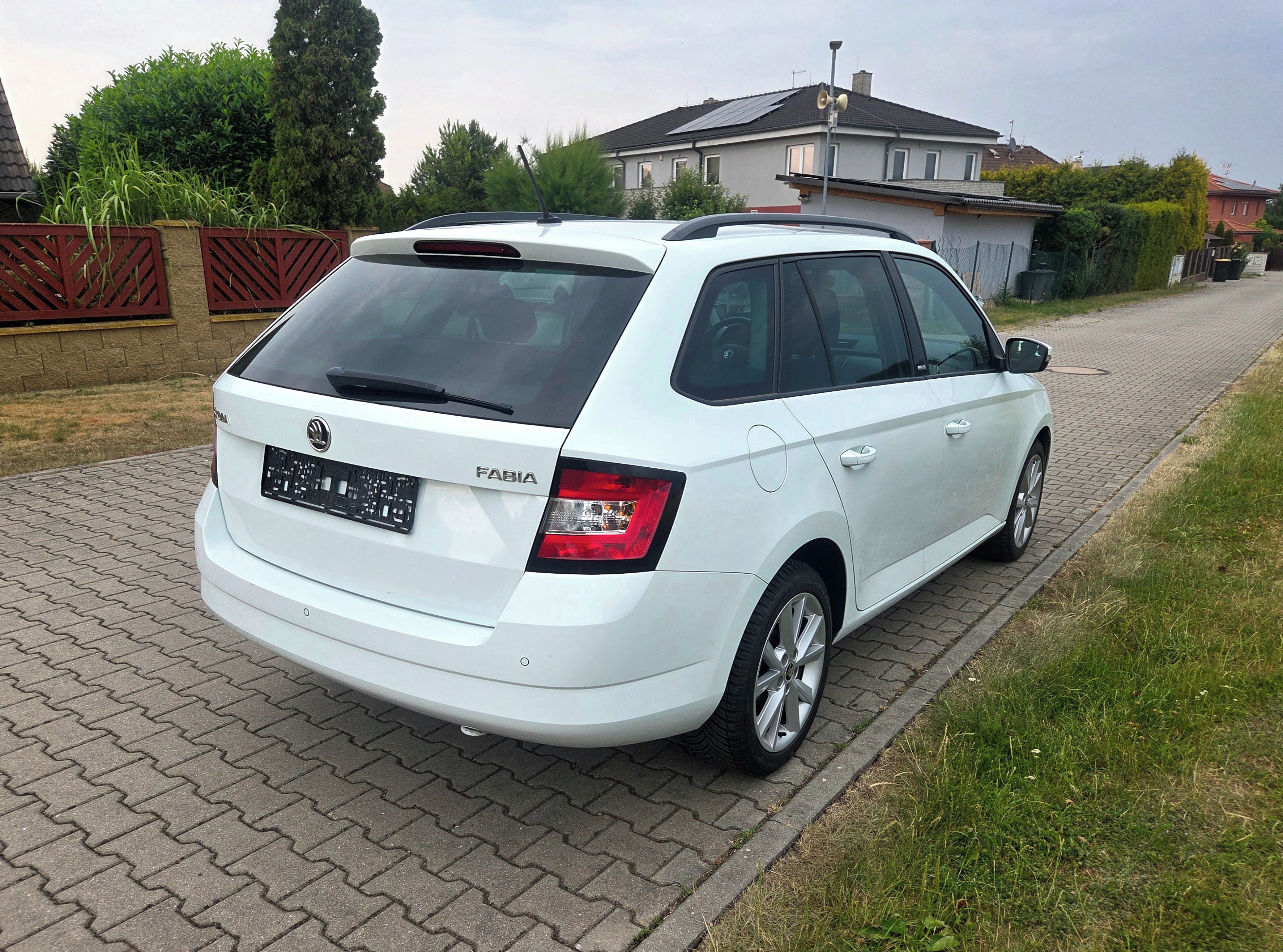 Škoda Fabia, Joy 1.4 TDI 66kw, tažné - fotka 6