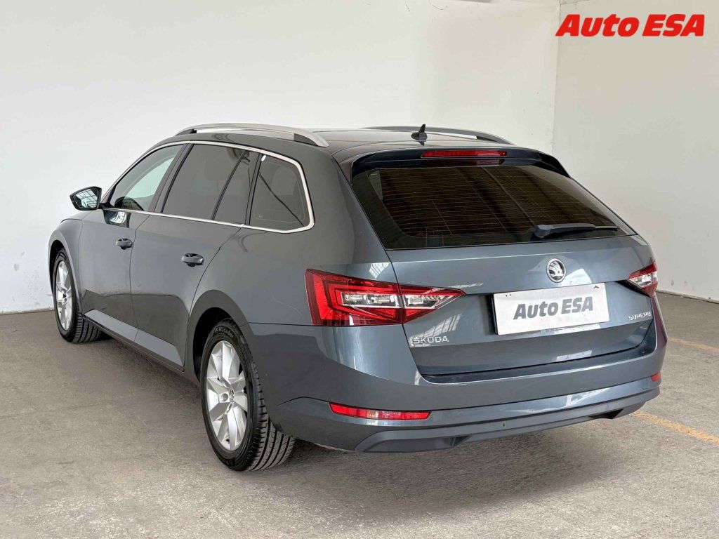 Škoda Superb, 1.5 - fotka 6