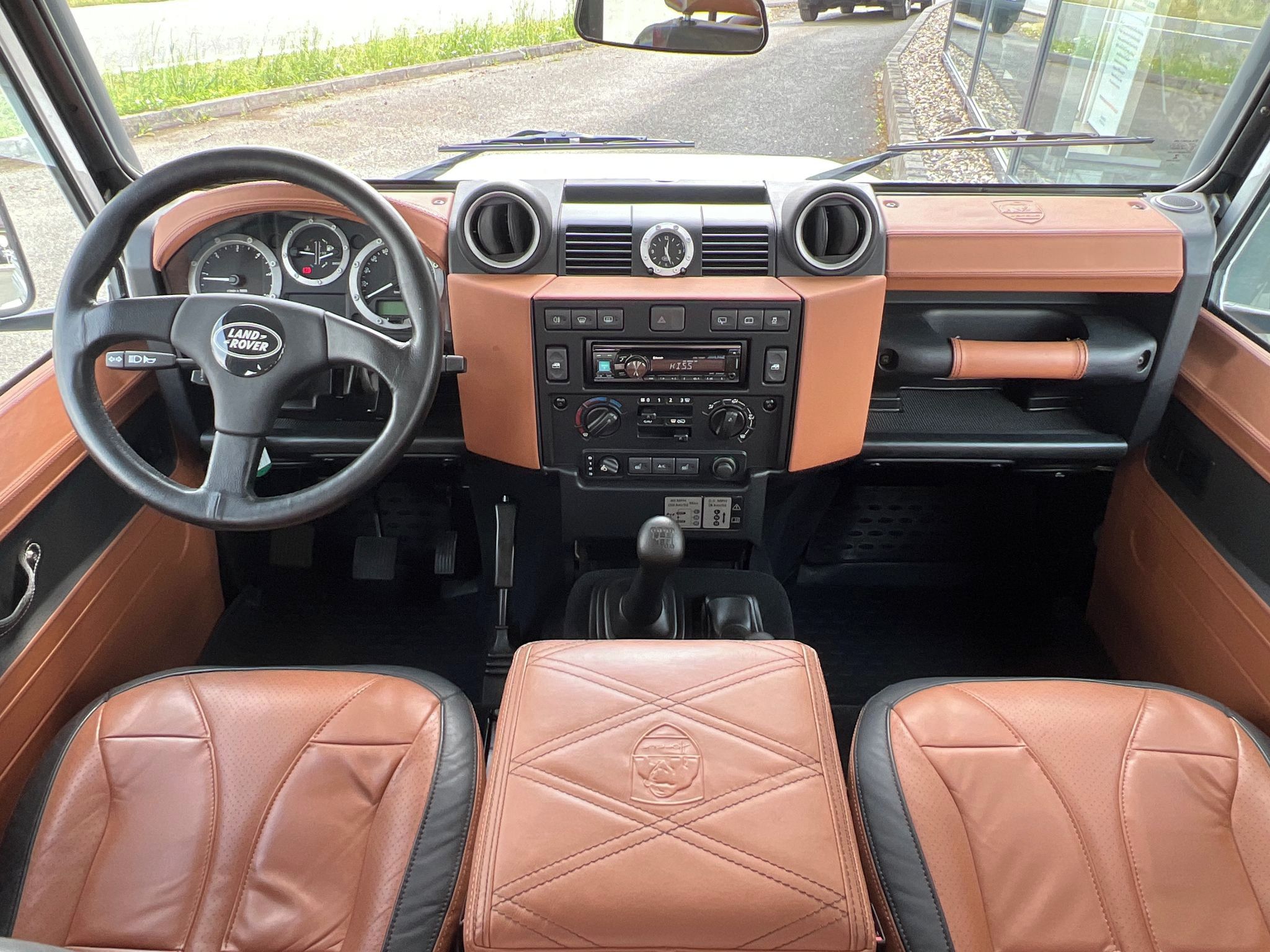 Land Rover Defender, 2.2 TD4 90 kW 2. majitel DPH - fotka 2