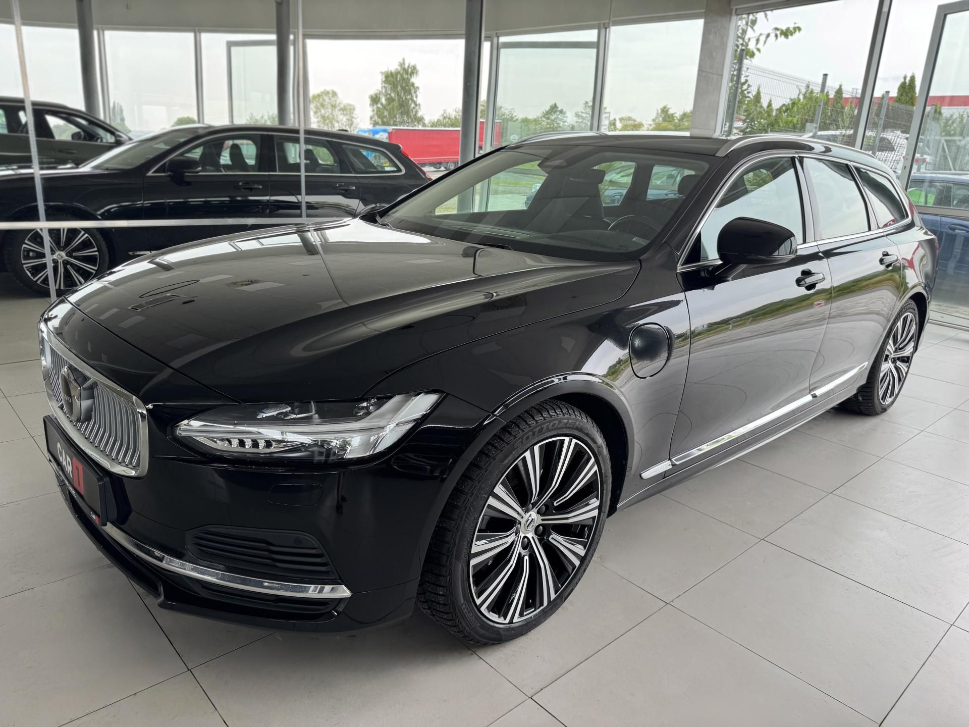 Volvo V90, T6 AWD*Recharge*KeyLess*Tažné - fotka 2
