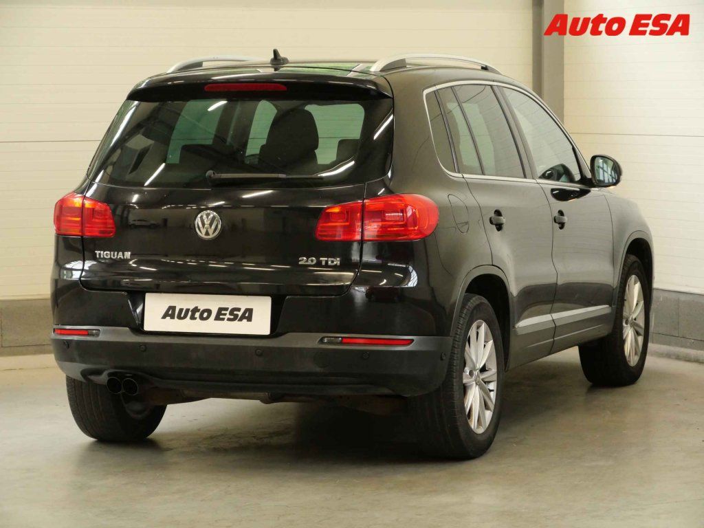 Volkswagen Tiguan, 2.0tdi 4x4,navi,xenon - fotka 4