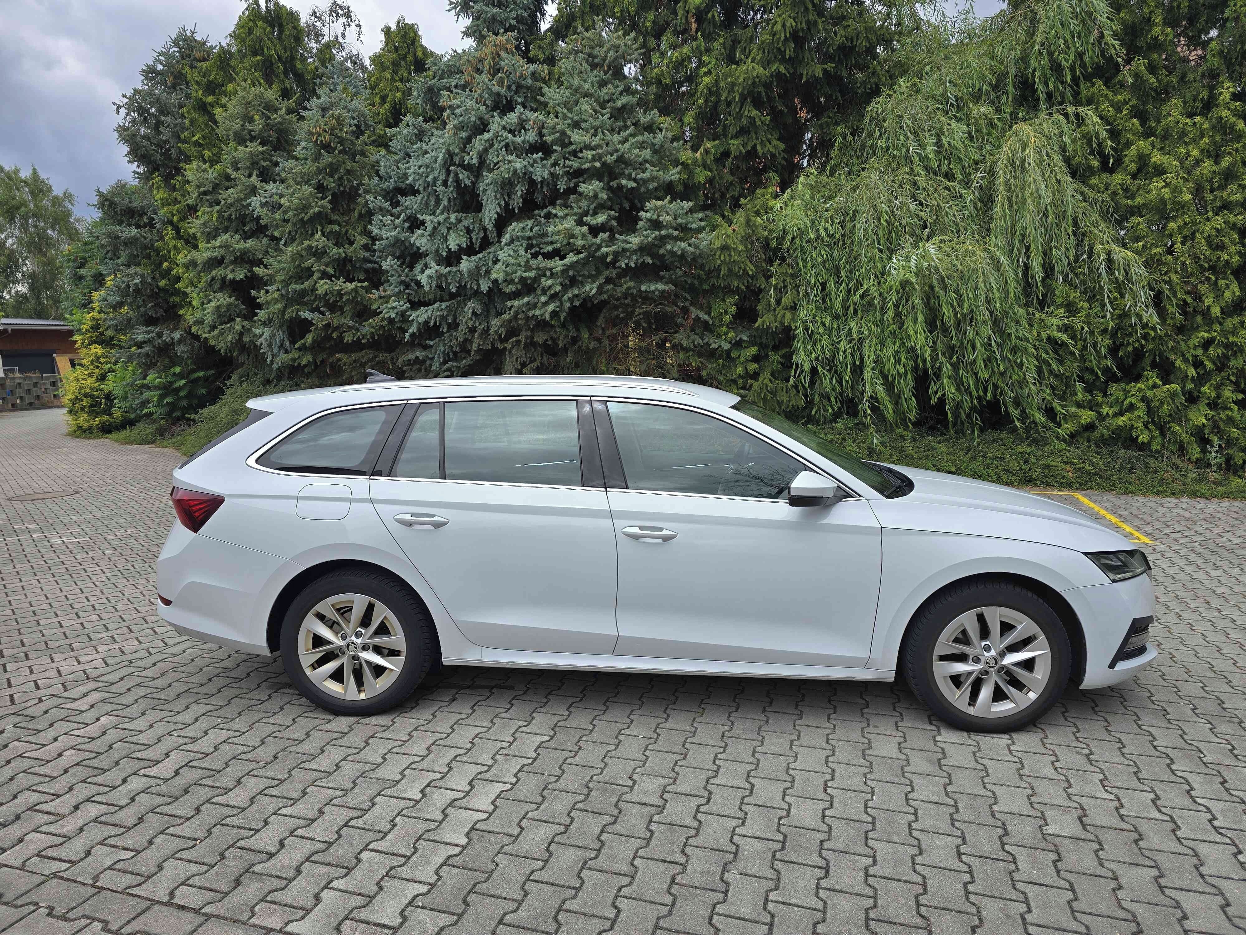 Škoda Octavia, Combi DSG Style Plus Matrix - fotka 6