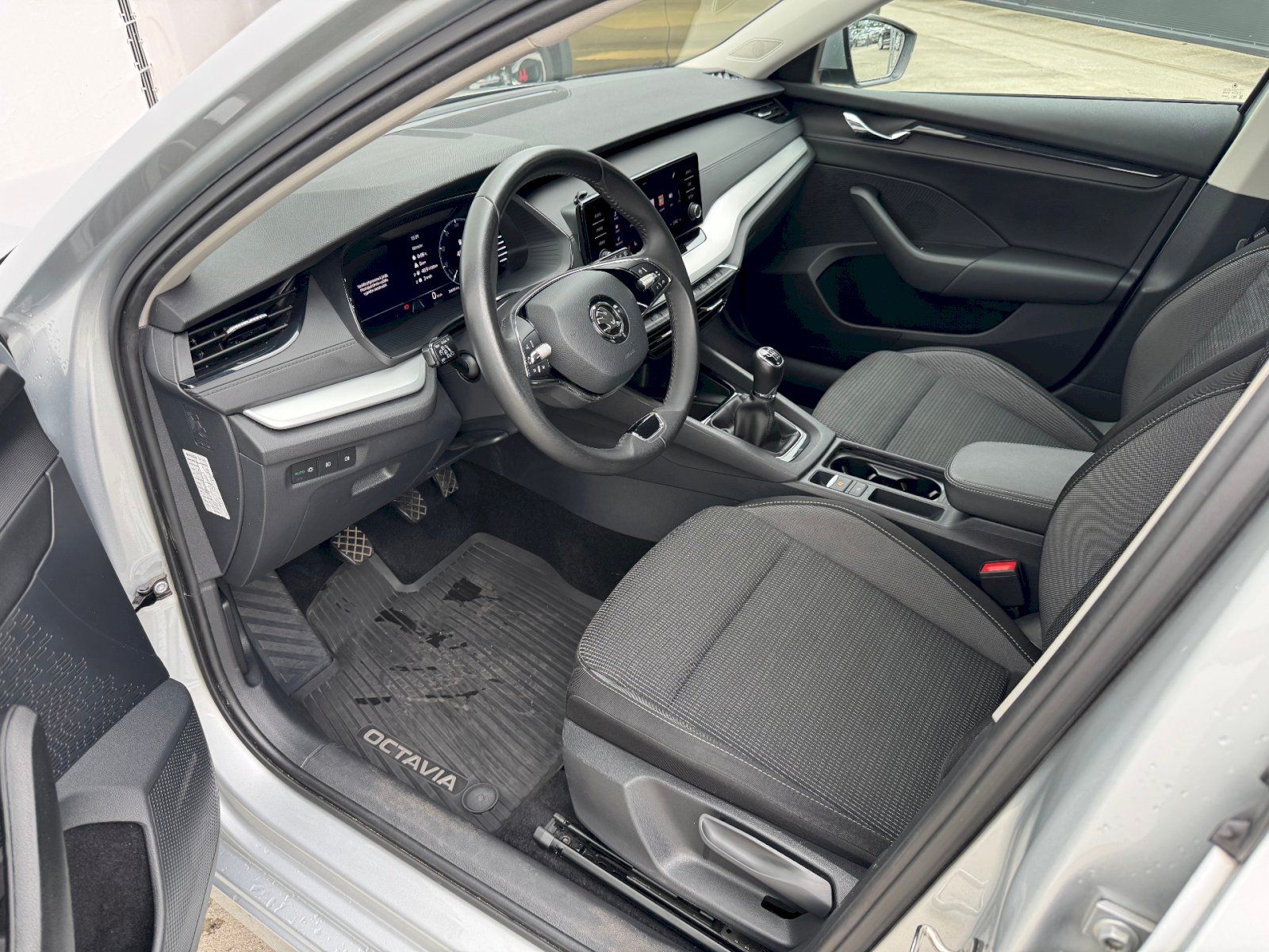Škoda Octavia, 1.0 TSI 81 kW Ambition Plus - fotka 6