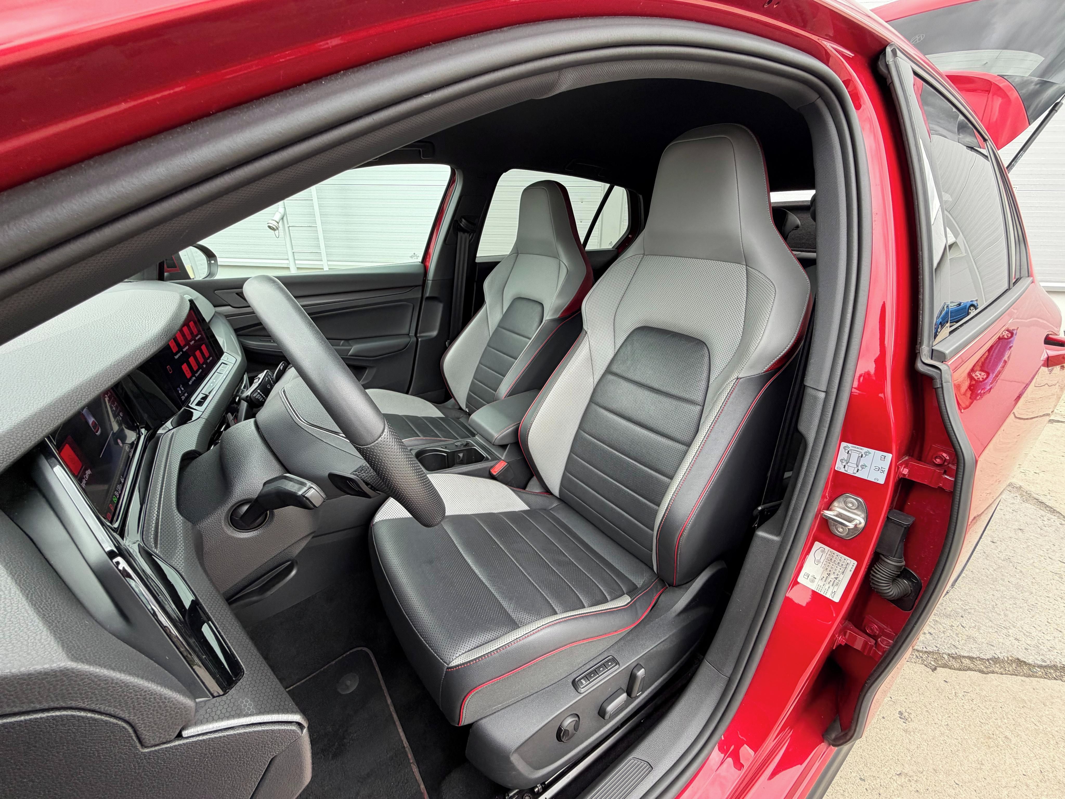Volkswagen Golf, GTI, záruka do 8/27 - fotka 5