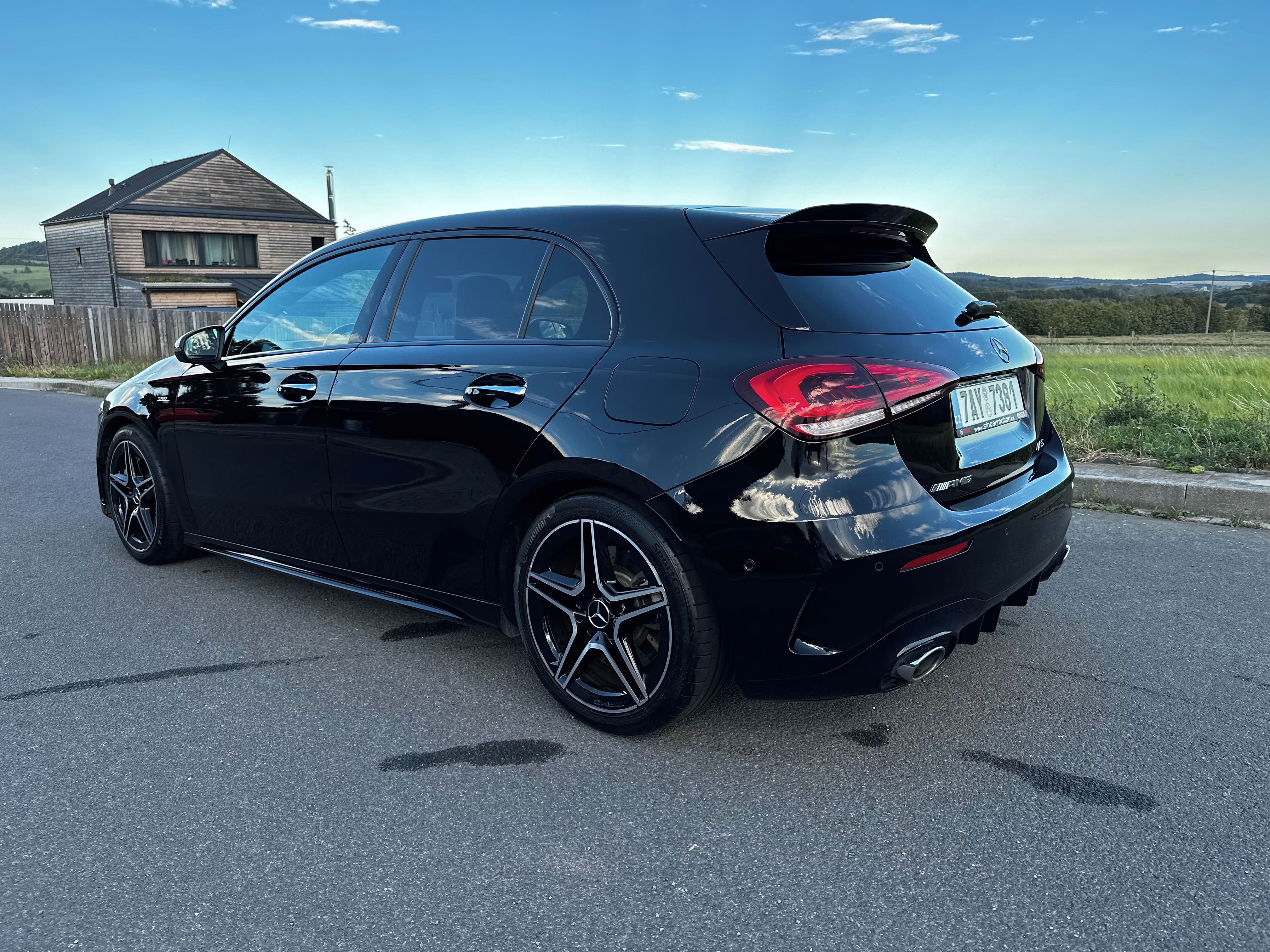 Mercedes-Benz Třídy A, 35 AMG 4MATIC 225KW 2019 DPH - fotka 2