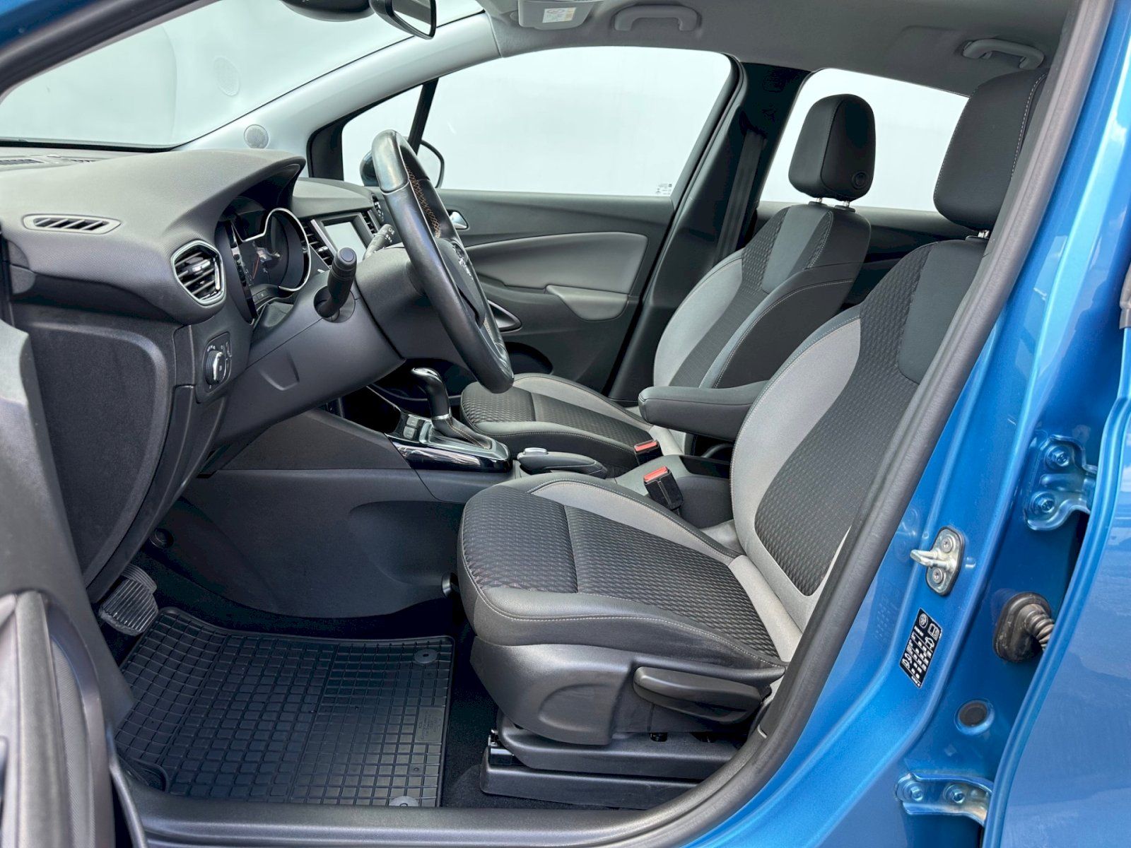 Opel Crossland X, 1,2 / 81 KW / automat - fotka 6