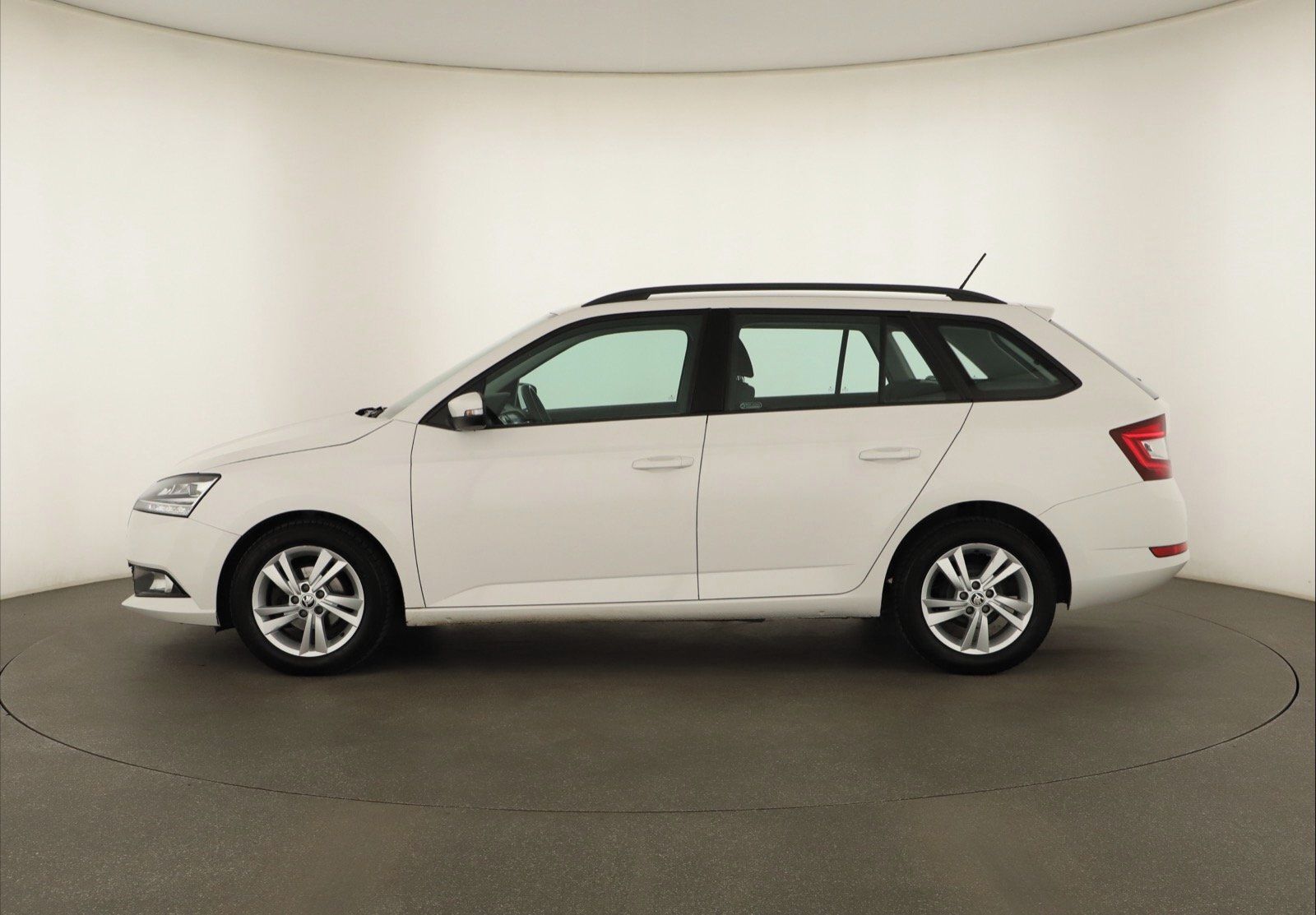 Škoda Fabia, 1.0 TSI, Style, ČR,1.maj - fotka 3