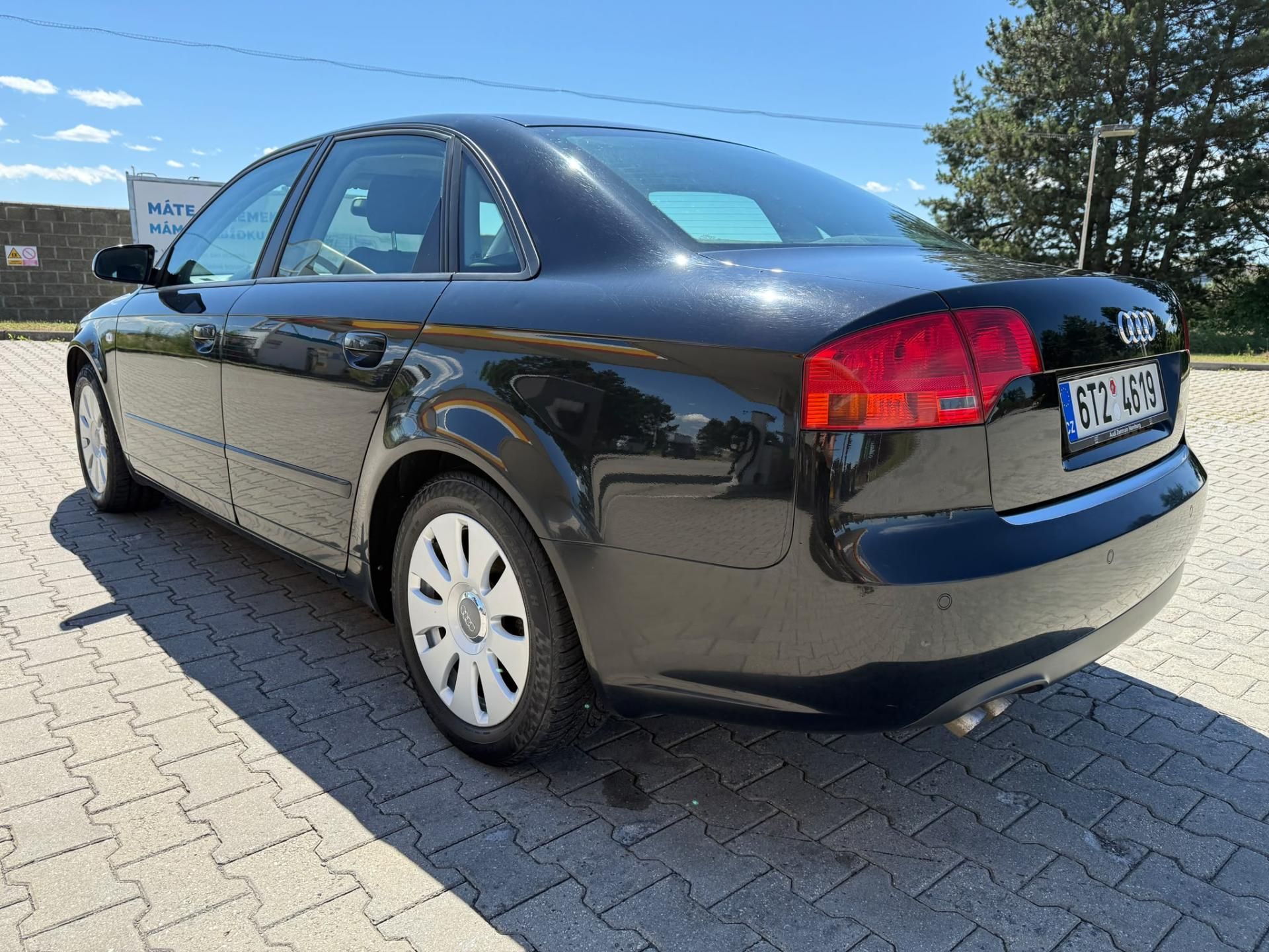Audi A4, 2,0 TDI automat - fotka 3