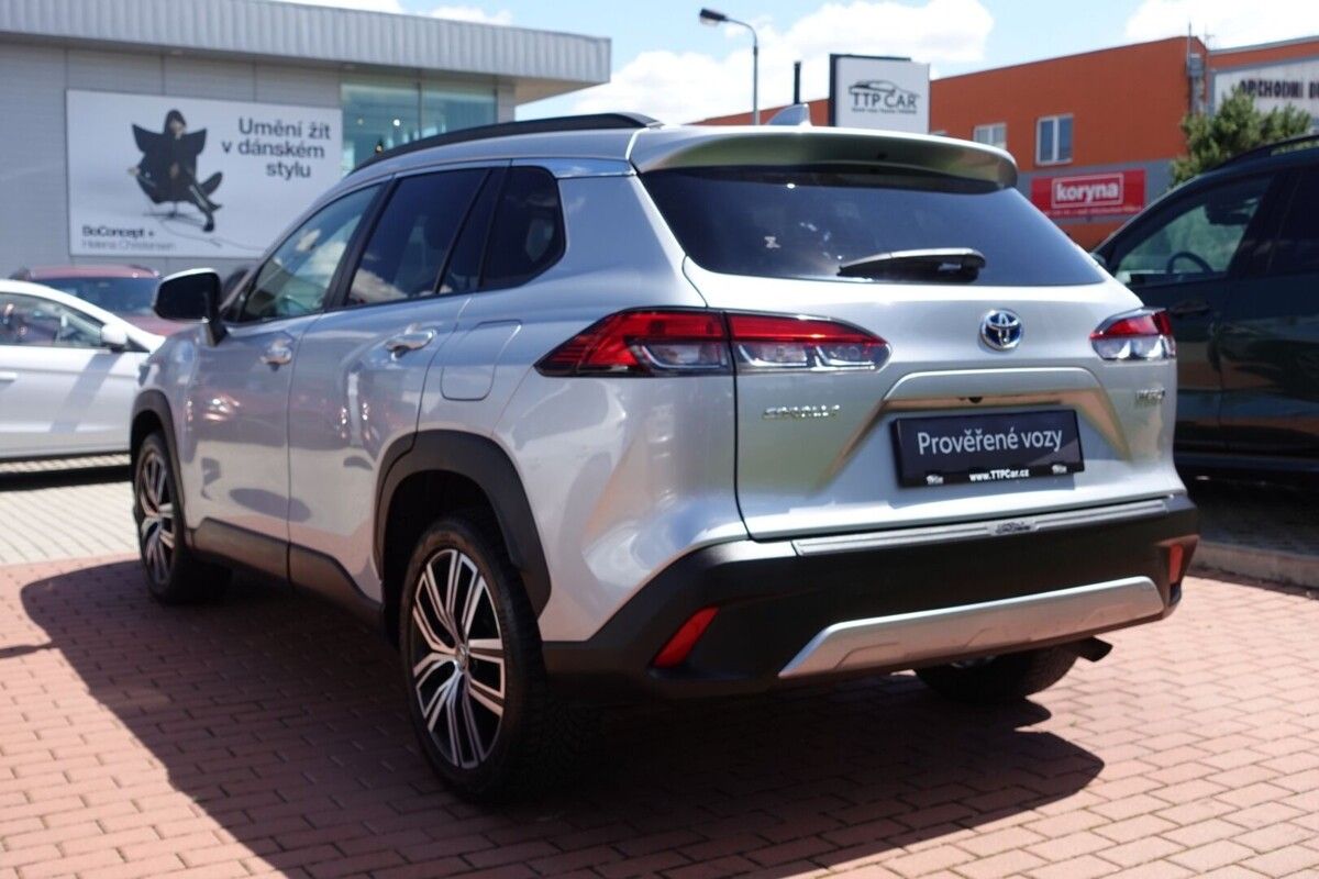 Toyota Corolla Cross, 2,0 HEV Style Tech FWD - fotka 6