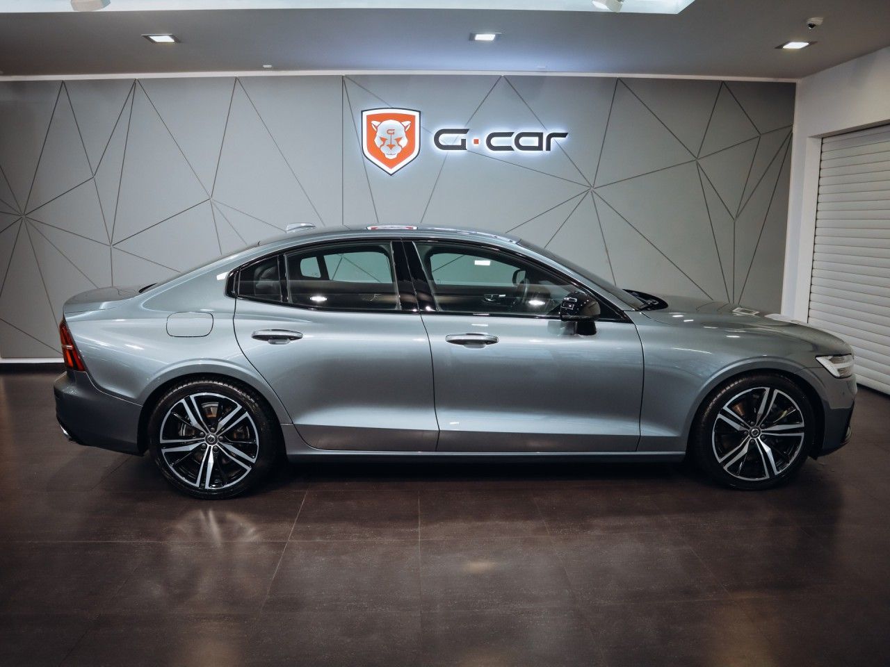 Volvo S60, B5 mHEV 2.0 aut. R-Design - fotka 4