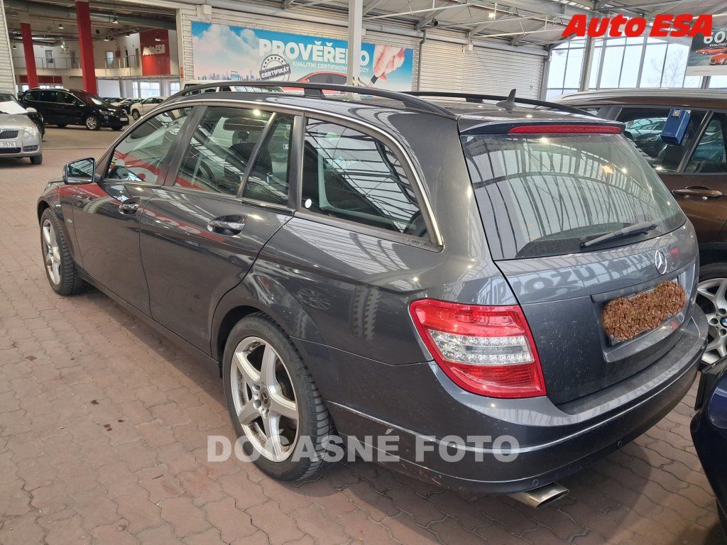 Mercedes-Benz Třídy C, 2.2 CDI,AT,xenon,autoAC - fotka 2