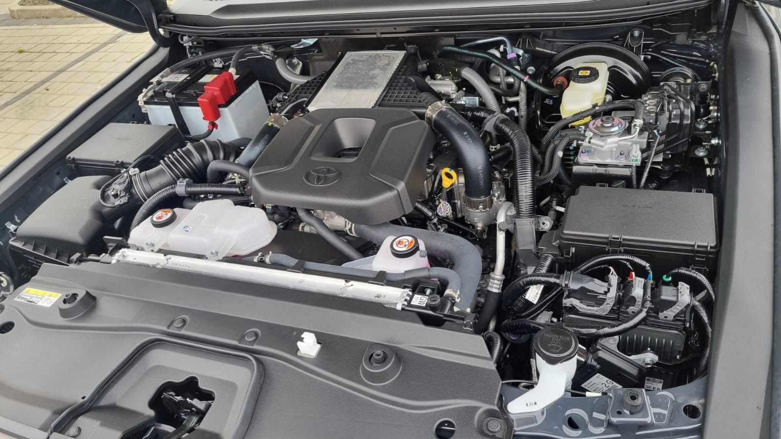 Toyota Land Cruiser, Prodam mírně zajety LC250 invi