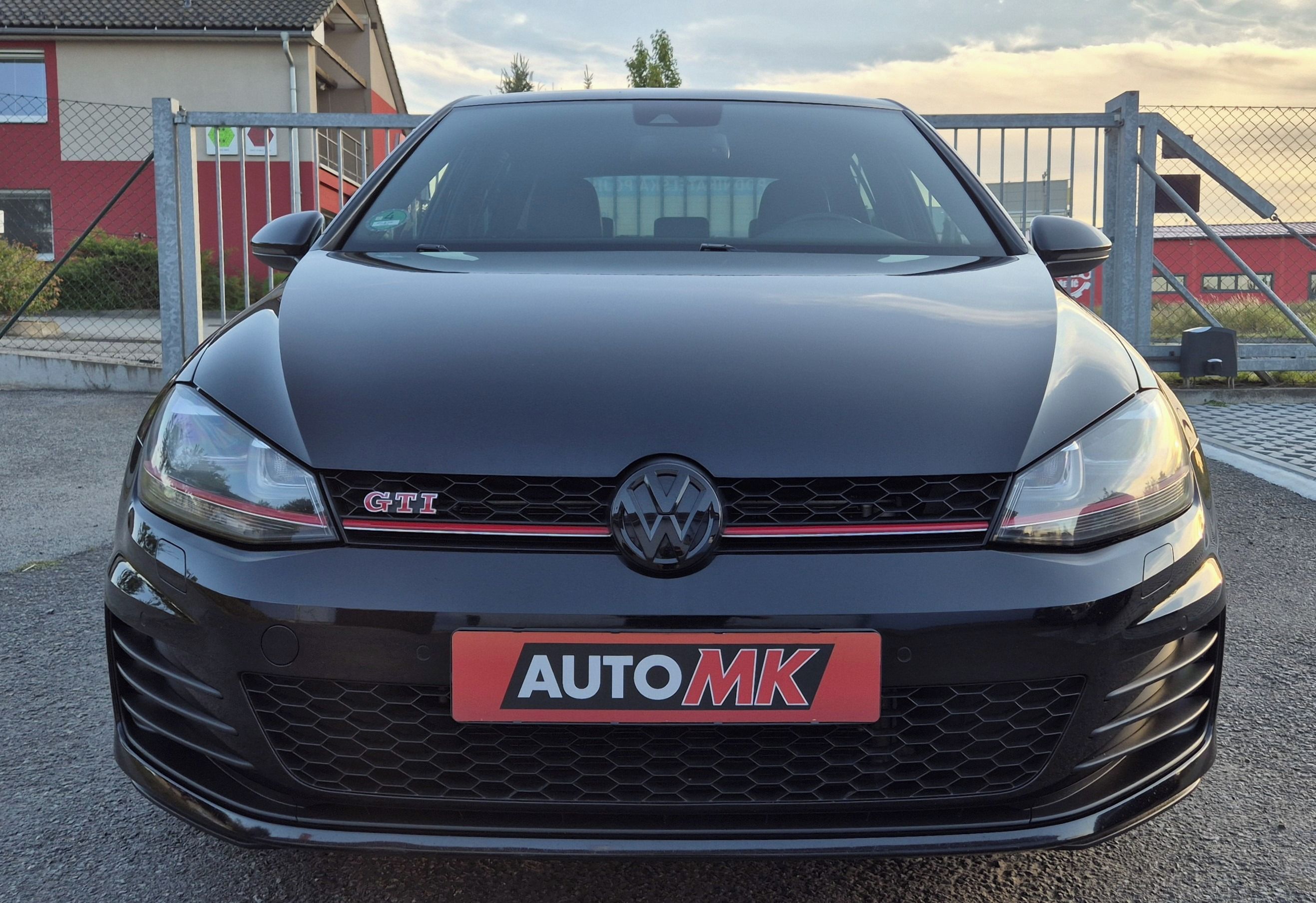 Volkswagen Golf, GTI DSG 2.0TSI 169 KW - fotka 2